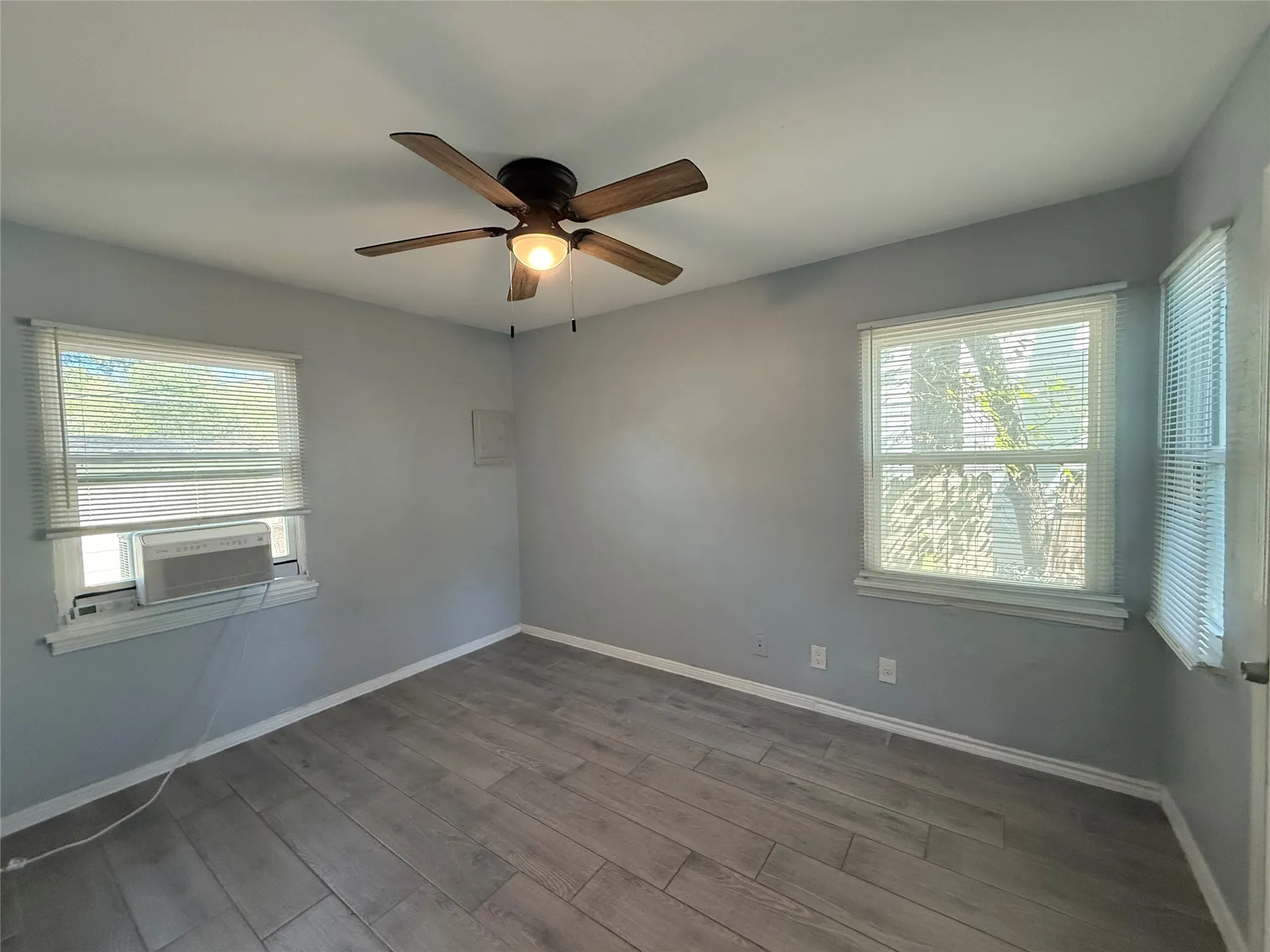 Duplex For Rent in Tarrant County , 4127 Fox Drive, Fort Worth, Texas 76117, 2 Bedroom, 1 Bathroom, Garage spaces, 705 Sqft, built in 1950, mls#21407742, Real Estate Agent in Fort Worth, Homes For Rent in Tarrant county, Homes For Rent in Fort Worth, Realtor in Fort Worth Texas, Real Estate Brokerage Independent Realty Texas, Luminita Cordes Realtor