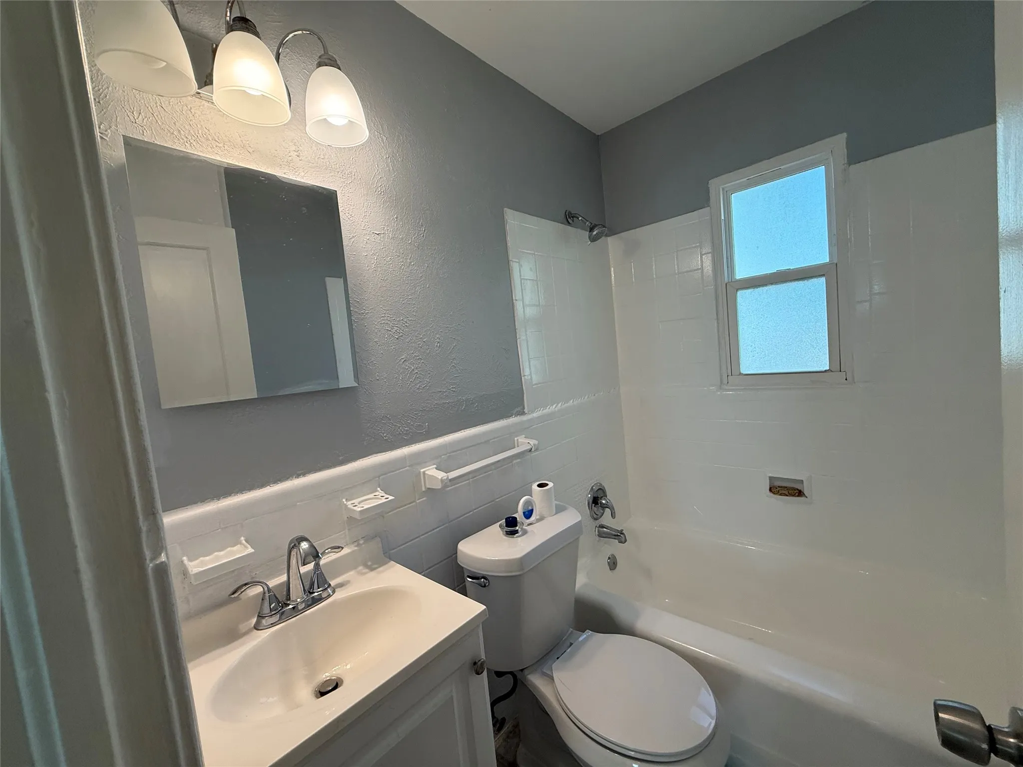 Duplex For Rent in Tarrant County , 4127 Fox Drive, Fort Worth, Texas 76117, 2 Bedroom, 1 Bathroom, Garage spaces, 705 Sqft, built in 1950, mls#21407742, Real Estate Agent in Fort Worth, Homes For Rent in Tarrant county, Homes For Rent in Fort Worth, Realtor in Fort Worth Texas, Real Estate Brokerage Independent Realty Texas, Luminita Cordes Realtor
