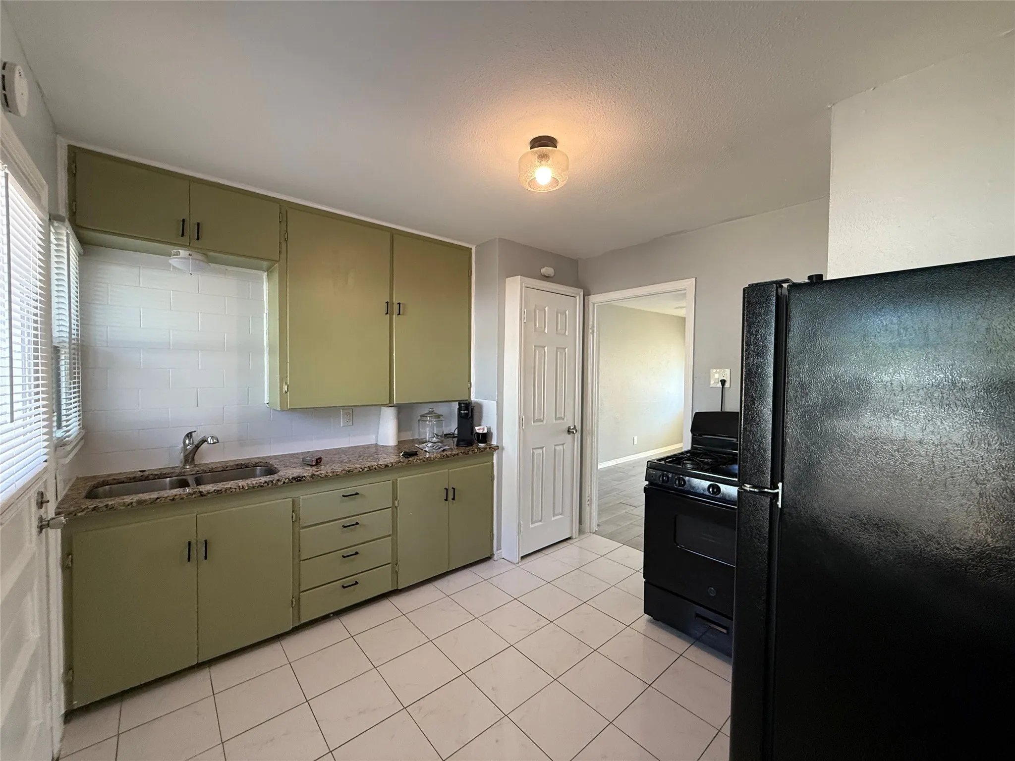 Duplex For Rent in Tarrant County , 4127 Fox Drive, Fort Worth, Texas 76117, 2 Bedroom, 1 Bathroom, Garage spaces, 705 Sqft, built in 1950, mls#21407742, Real Estate Agent in Fort Worth, Homes For Rent in Tarrant county, Homes For Rent in Fort Worth, Realtor in Fort Worth Texas, Real Estate Brokerage Independent Realty Texas, Luminita Cordes Realtor