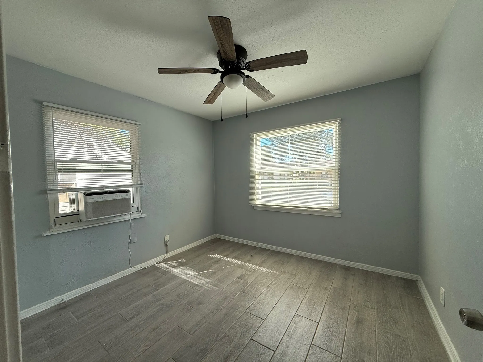 Duplex For Rent in Tarrant County , 4127 Fox Drive, Fort Worth, Texas 76117, 2 Bedroom, 1 Bathroom, Garage spaces, 705 Sqft, built in 1950, mls#21407742, Real Estate Agent in Fort Worth, Homes For Rent in Tarrant county, Homes For Rent in Fort Worth, Realtor in Fort Worth Texas, Real Estate Brokerage Independent Realty Texas, Luminita Cordes Realtor