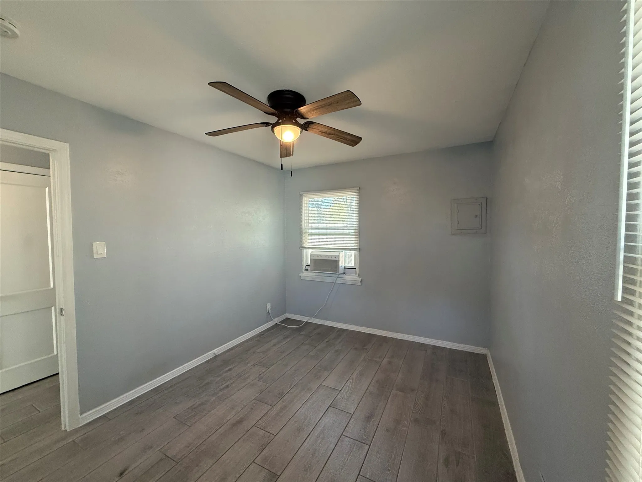 Duplex For Rent in Tarrant County , 4127 Fox Drive, Fort Worth, Texas 76117, 2 Bedroom, 1 Bathroom, Garage spaces, 705 Sqft, built in 1950, mls#21407742, Real Estate Agent in Fort Worth, Homes For Rent in Tarrant county, Homes For Rent in Fort Worth, Realtor in Fort Worth Texas, Real Estate Brokerage Independent Realty Texas, Luminita Cordes Realtor