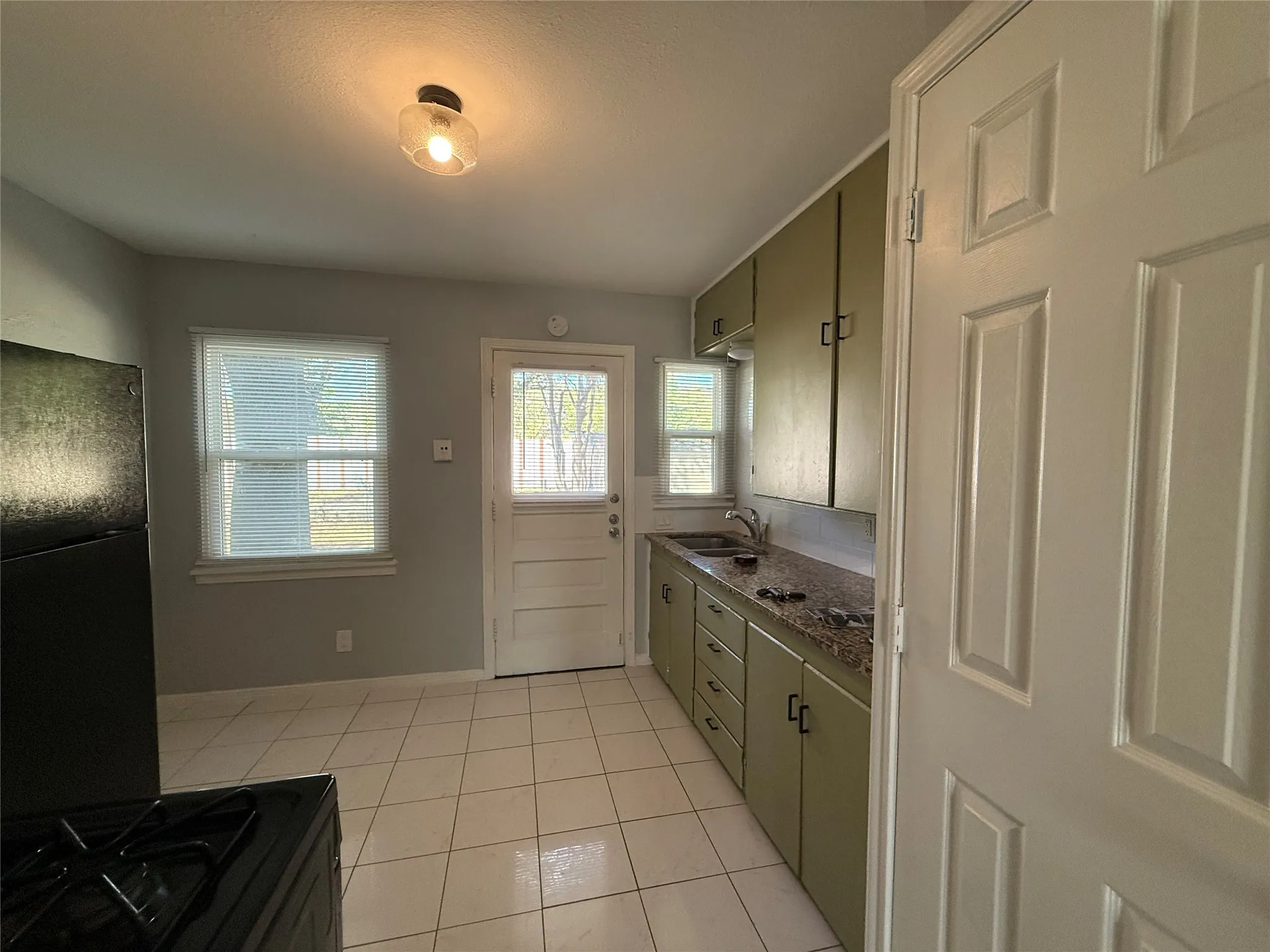 Duplex For Rent in Tarrant County , 4127 Fox Drive, Fort Worth, Texas 76117, 2 Bedroom, 1 Bathroom, Garage spaces, 705 Sqft, built in 1950, mls#21407742, Real Estate Agent in Fort Worth, Homes For Rent in Tarrant county, Homes For Rent in Fort Worth, Realtor in Fort Worth Texas, Real Estate Brokerage Independent Realty Texas, Luminita Cordes Realtor