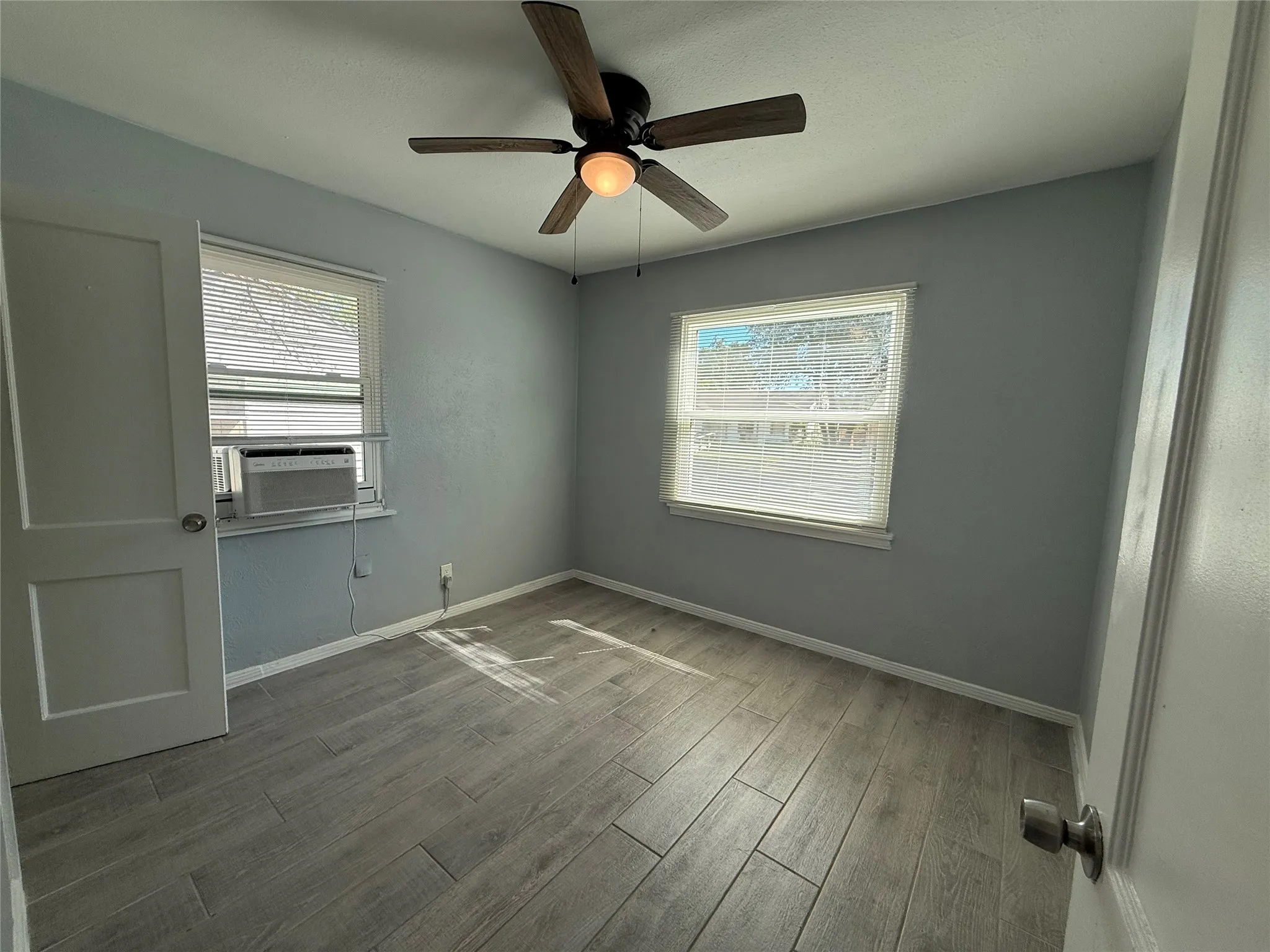 Duplex For Rent in Tarrant County , 4127 Fox Drive, Fort Worth, Texas 76117, 2 Bedroom, 1 Bathroom, Garage spaces, 705 Sqft, built in 1950, mls#21407742, Real Estate Agent in Fort Worth, Homes For Rent in Tarrant county, Homes For Rent in Fort Worth, Realtor in Fort Worth Texas, Real Estate Brokerage Independent Realty Texas, Luminita Cordes Realtor