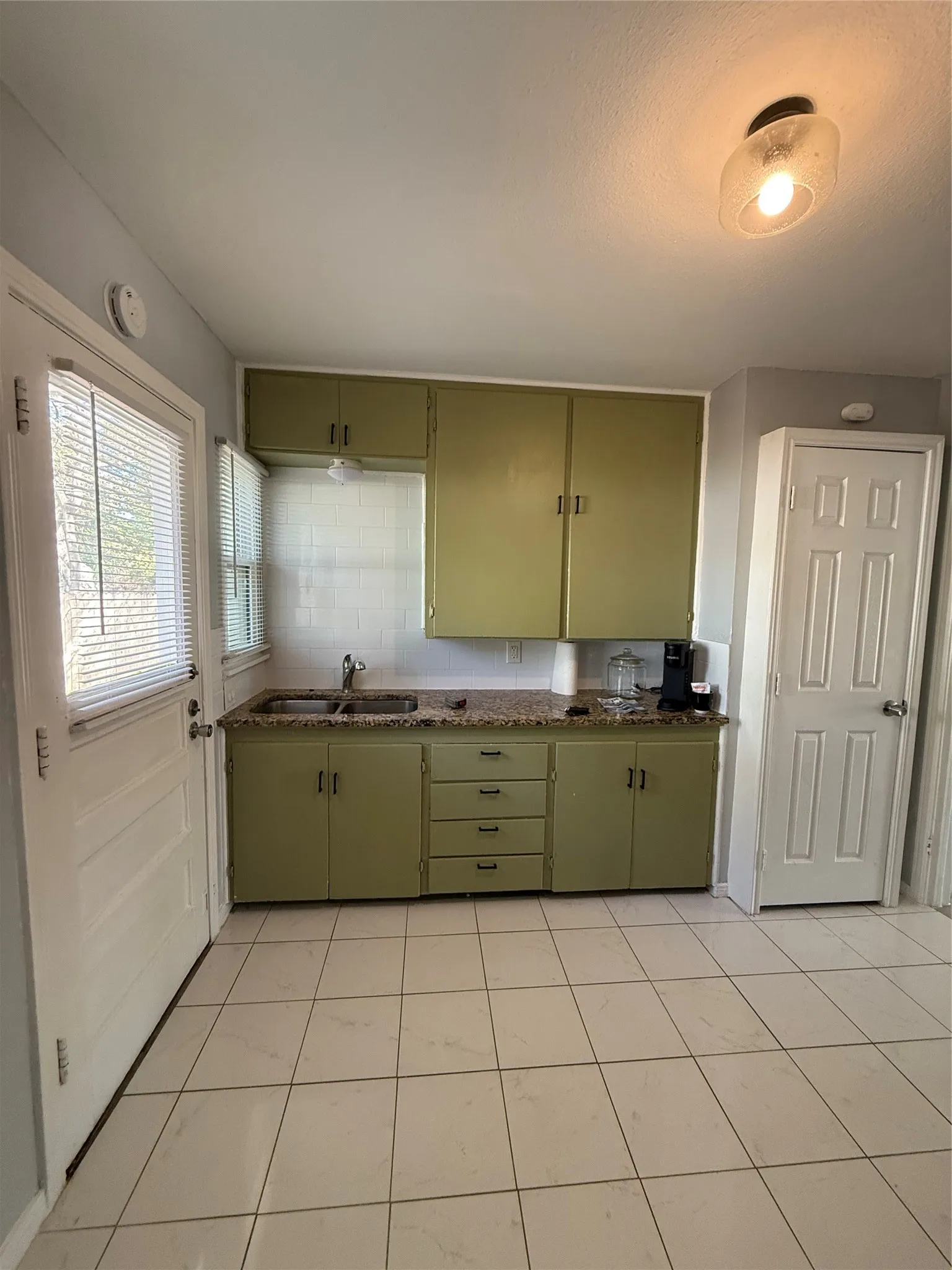 Duplex For Rent in Tarrant County , 4127 Fox Drive, Fort Worth, Texas 76117, 2 Bedroom, 1 Bathroom, Garage spaces, 705 Sqft, built in 1950, mls#21407742, Real Estate Agent in Fort Worth, Homes For Rent in Tarrant county, Homes For Rent in Fort Worth, Realtor in Fort Worth Texas, Real Estate Brokerage Independent Realty Texas, Luminita Cordes Realtor