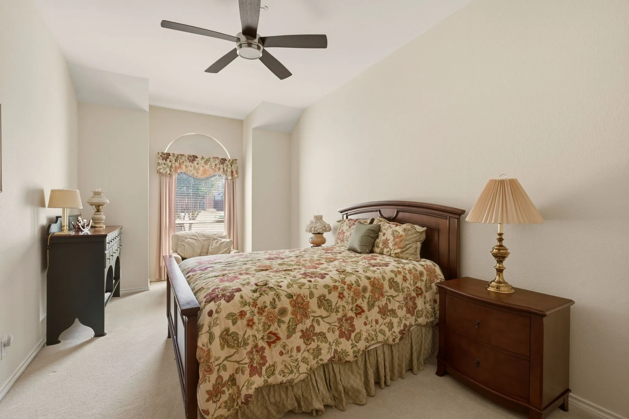 Single Family Residence For Sale in Collin County , 2638 Valley Creek Trail, Mc Kinney, Texas 75072, 3 Bedroom, 2 Bathroom, 2 Garage spaces, 2,283 Sqft, built in 1989, mls#21406627, Real Estate Agent in Mc Kinney, Homes For Sale in Collin county, Homes For Sale in Mc Kinney, Realtor in Mc Kinney Texas, Real Estate Brokerage Independent Realty Texas, Luminita Cordes Realtor