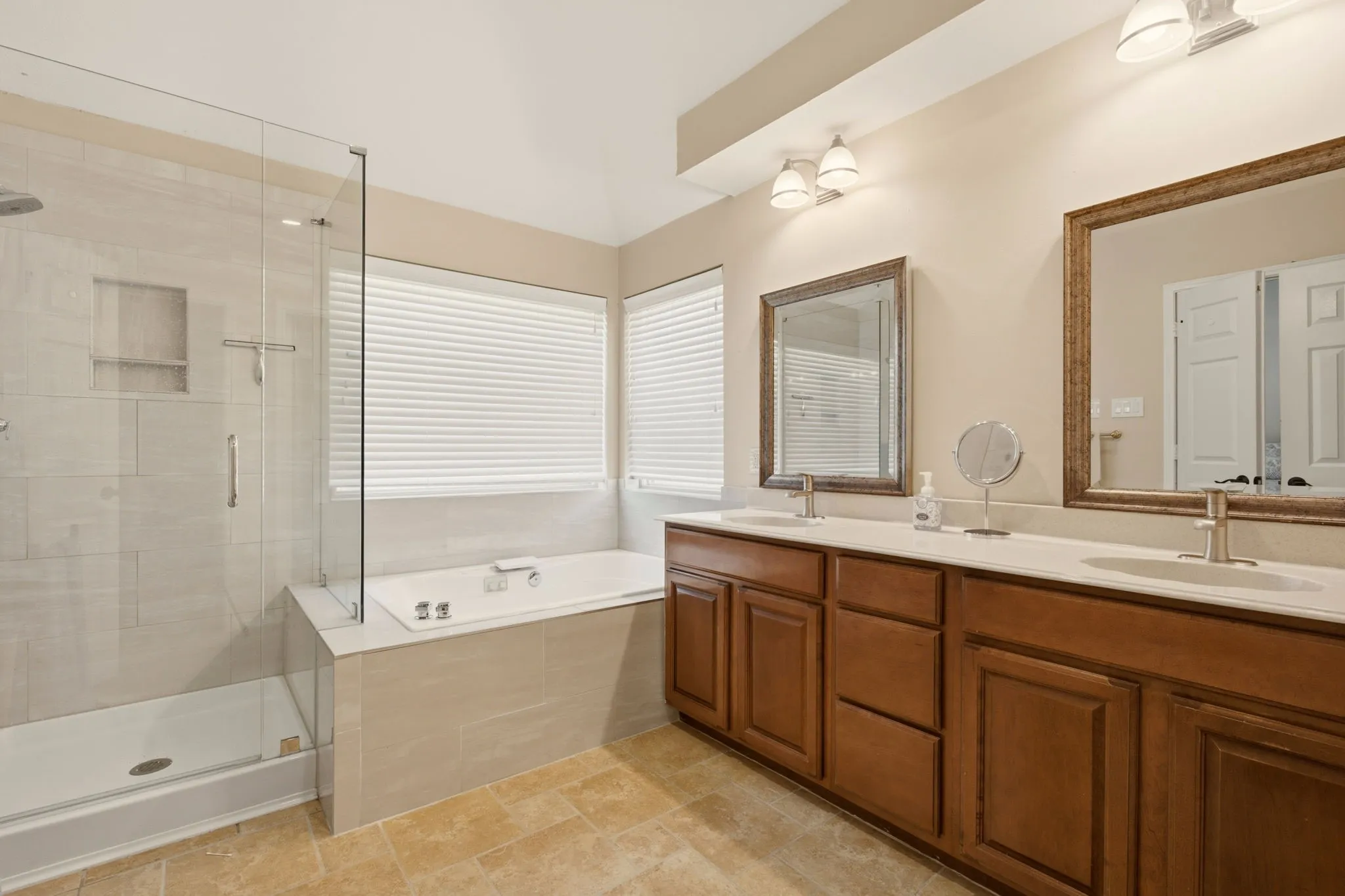 Single Family Residence For Sale in Collin County , 2638 Valley Creek Trail, Mc Kinney, Texas 75072, 3 Bedroom, 2 Bathroom, 2 Garage spaces, 2,283 Sqft, built in 1989, mls#21406627, Real Estate Agent in Mc Kinney, Homes For Sale in Collin county, Homes For Sale in Mc Kinney, Realtor in Mc Kinney Texas, Real Estate Brokerage Independent Realty Texas, Luminita Cordes Realtor