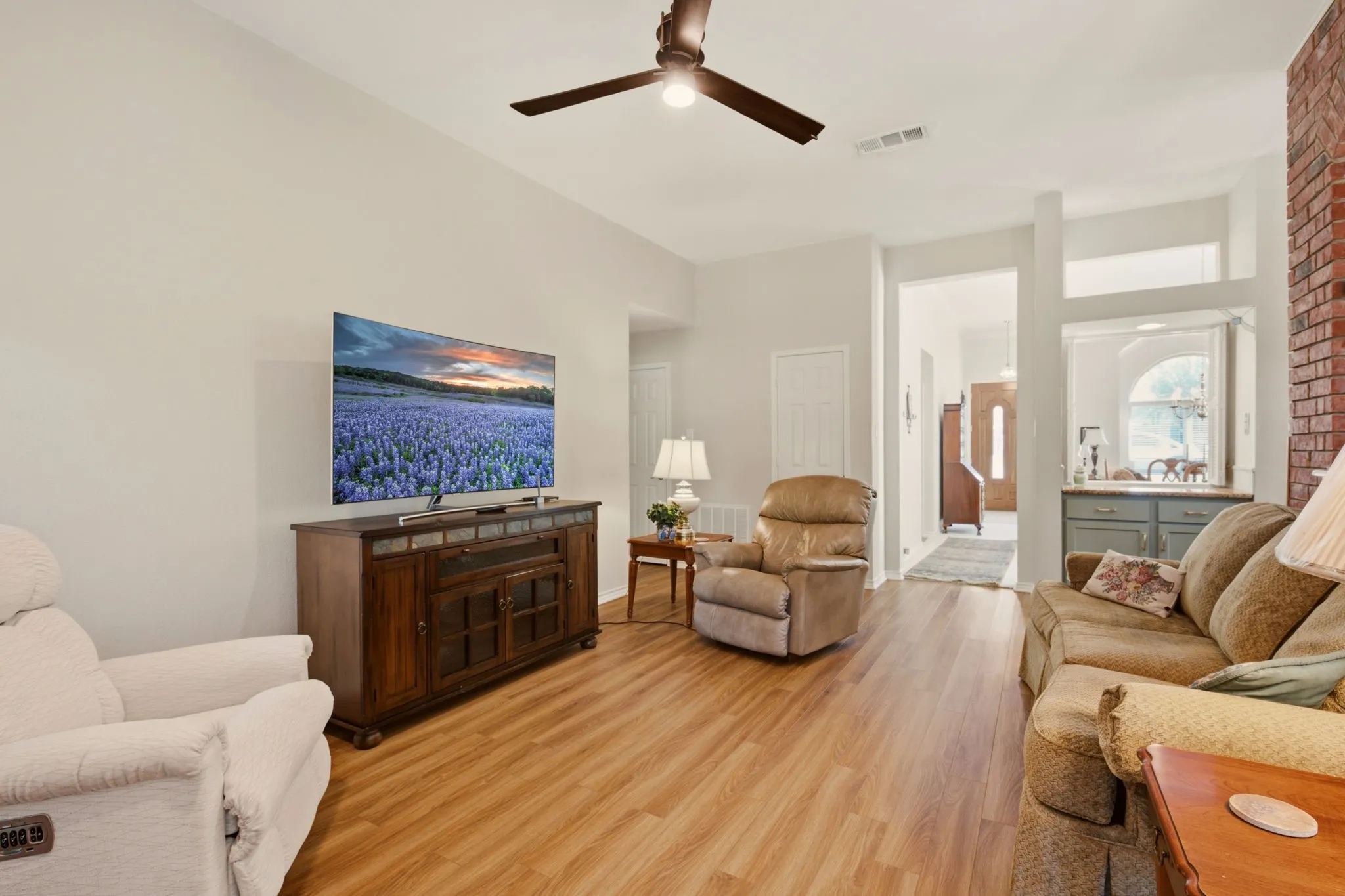 Single Family Residence For Sale in Collin County , 2638 Valley Creek Trail, Mc Kinney, Texas 75072, 3 Bedroom, 2 Bathroom, 2 Garage spaces, 2,283 Sqft, built in 1989, mls#21406627, Real Estate Agent in Mc Kinney, Homes For Sale in Collin county, Homes For Sale in Mc Kinney, Realtor in Mc Kinney Texas, Real Estate Brokerage Independent Realty Texas, Luminita Cordes Realtor