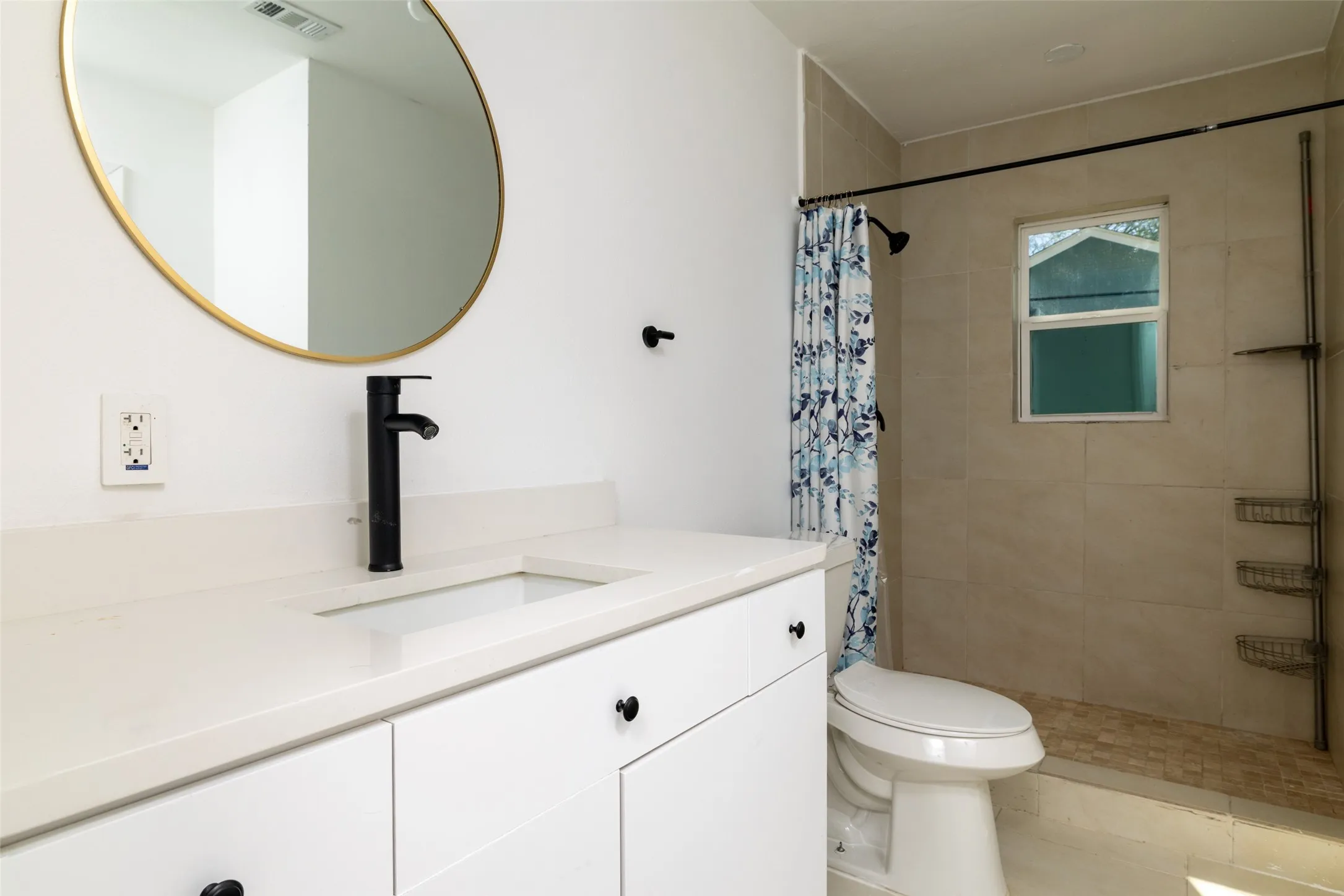Single Family Residence For Sale in Tarrant County , 3732 Cheryl Street, Haltom City, Texas 76117, 4 Bedroom, 2 Bathroom, Garage spaces, 1,540 Sqft, built in 1954, mls#21405056, Real Estate Agent in Haltom City, Homes For Sale in Tarrant county, Homes For Sale in Haltom City, Realtor in Haltom City Texas, Real Estate Brokerage Independent Realty Texas, Luminita Cordes Realtor