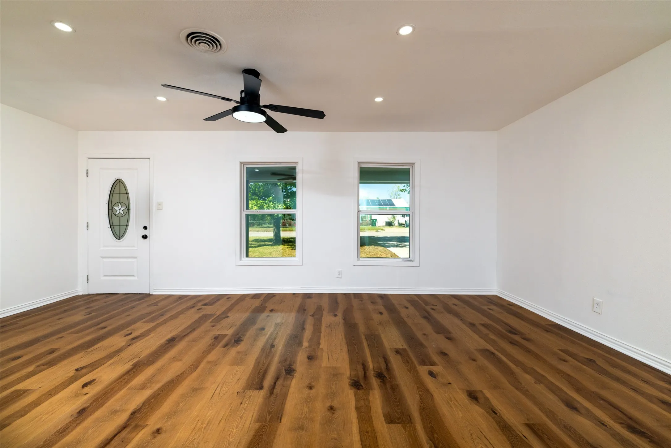 Single Family Residence For Sale in Tarrant County , 3732 Cheryl Street, Haltom City, Texas 76117, 4 Bedroom, 2 Bathroom, Garage spaces, 1,540 Sqft, built in 1954, mls#21405056, Real Estate Agent in Haltom City, Homes For Sale in Tarrant county, Homes For Sale in Haltom City, Realtor in Haltom City Texas, Real Estate Brokerage Independent Realty Texas, Luminita Cordes Realtor