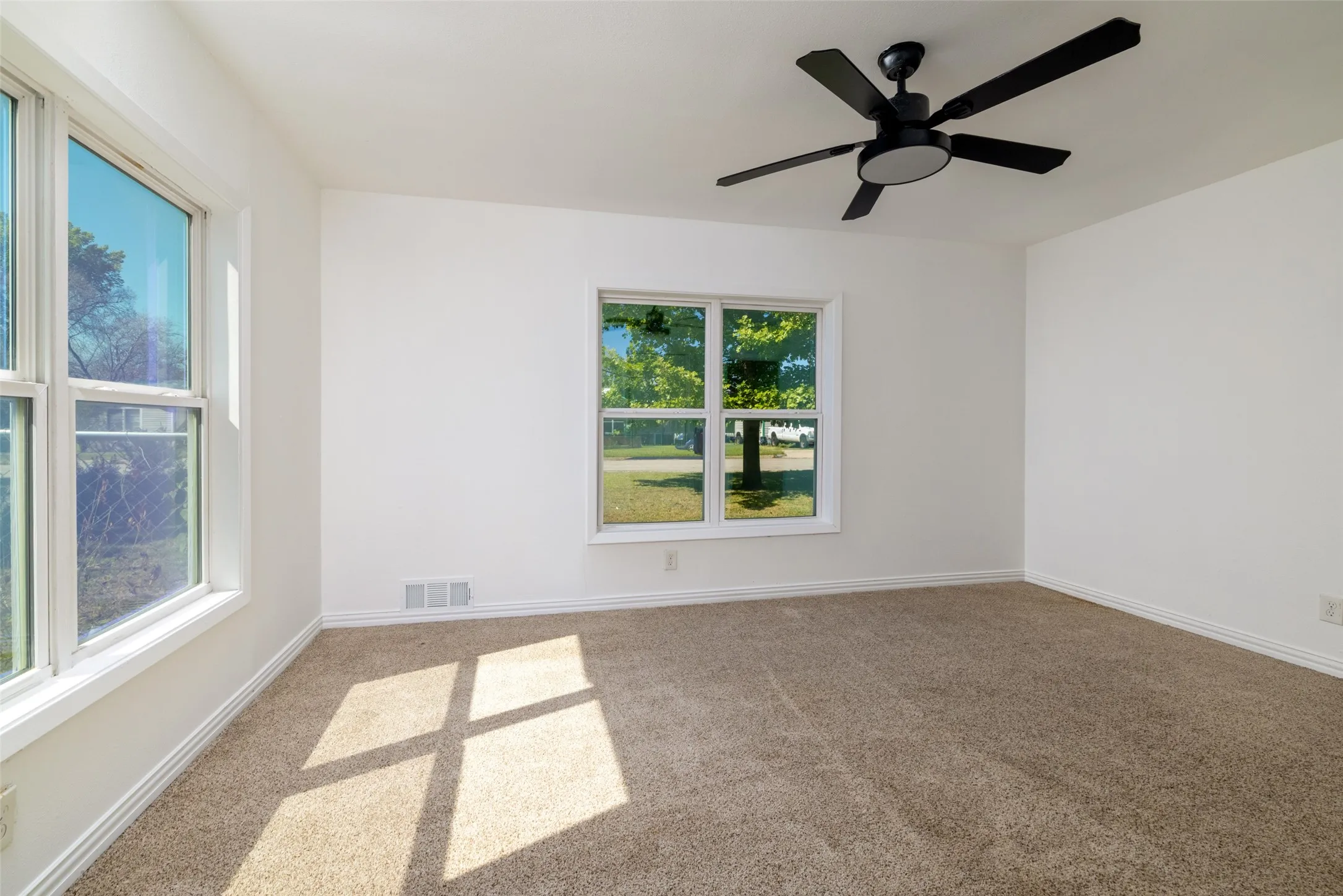 Single Family Residence For Sale in Tarrant County , 3732 Cheryl Street, Haltom City, Texas 76117, 4 Bedroom, 2 Bathroom, Garage spaces, 1,540 Sqft, built in 1954, mls#21405056, Real Estate Agent in Haltom City, Homes For Sale in Tarrant county, Homes For Sale in Haltom City, Realtor in Haltom City Texas, Real Estate Brokerage Independent Realty Texas, Luminita Cordes Realtor