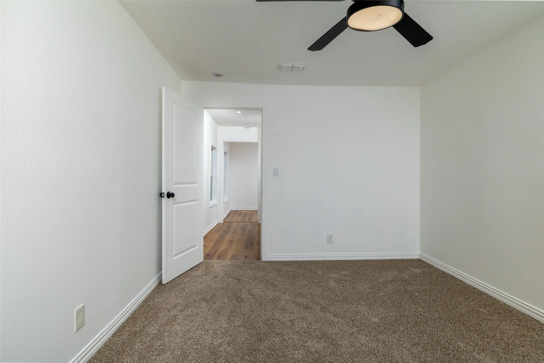 Single Family Residence For Sale in Tarrant County , 3732 Cheryl Street, Haltom City, Texas 76117, 4 Bedroom, 2 Bathroom, Garage spaces, 1,540 Sqft, built in 1954, mls#21405056, Real Estate Agent in Haltom City, Homes For Sale in Tarrant county, Homes For Sale in Haltom City, Realtor in Haltom City Texas, Real Estate Brokerage Independent Realty Texas, Luminita Cordes Realtor