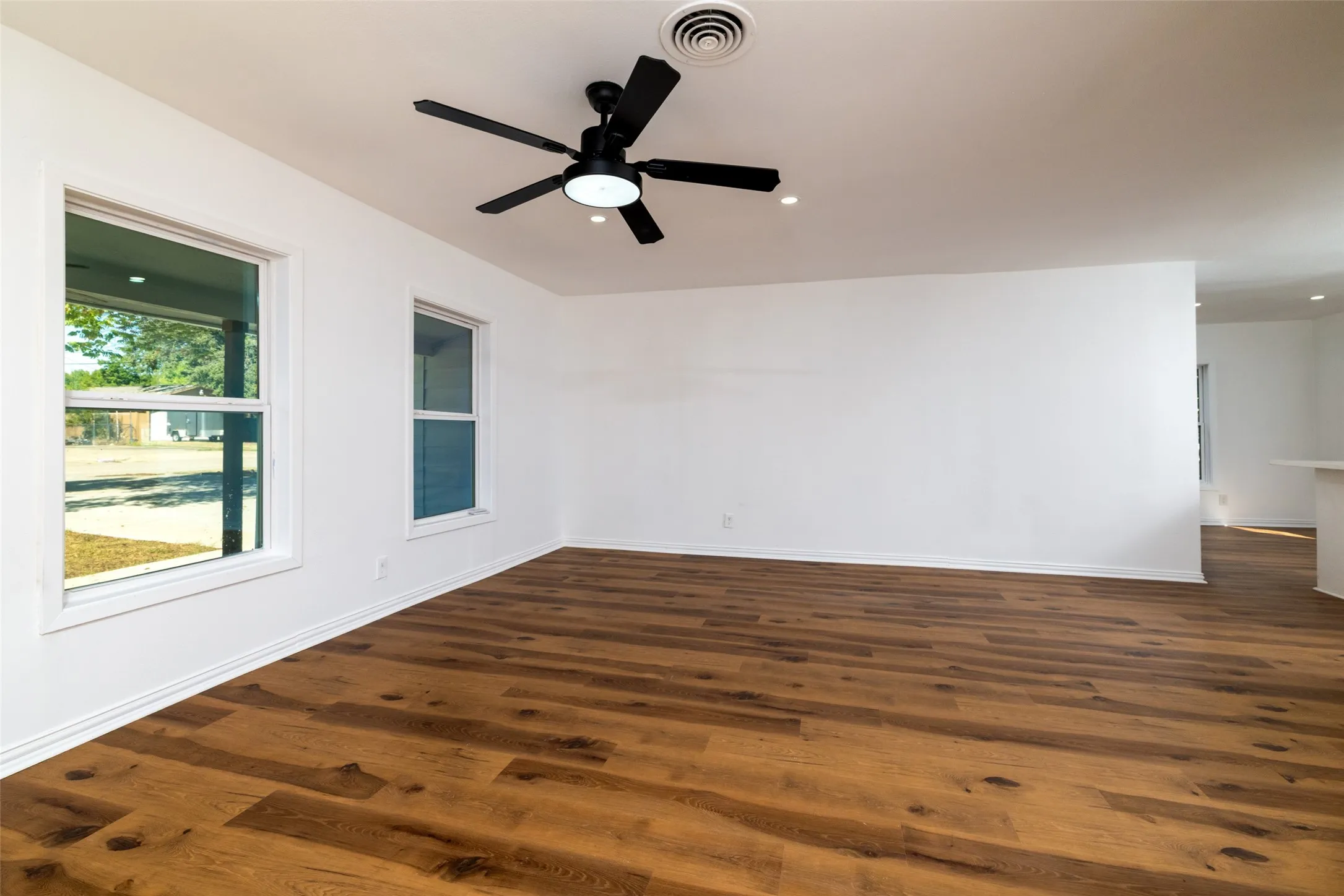 Single Family Residence For Sale in Tarrant County , 3732 Cheryl Street, Haltom City, Texas 76117, 4 Bedroom, 2 Bathroom, Garage spaces, 1,540 Sqft, built in 1954, mls#21405056, Real Estate Agent in Haltom City, Homes For Sale in Tarrant county, Homes For Sale in Haltom City, Realtor in Haltom City Texas, Real Estate Brokerage Independent Realty Texas, Luminita Cordes Realtor