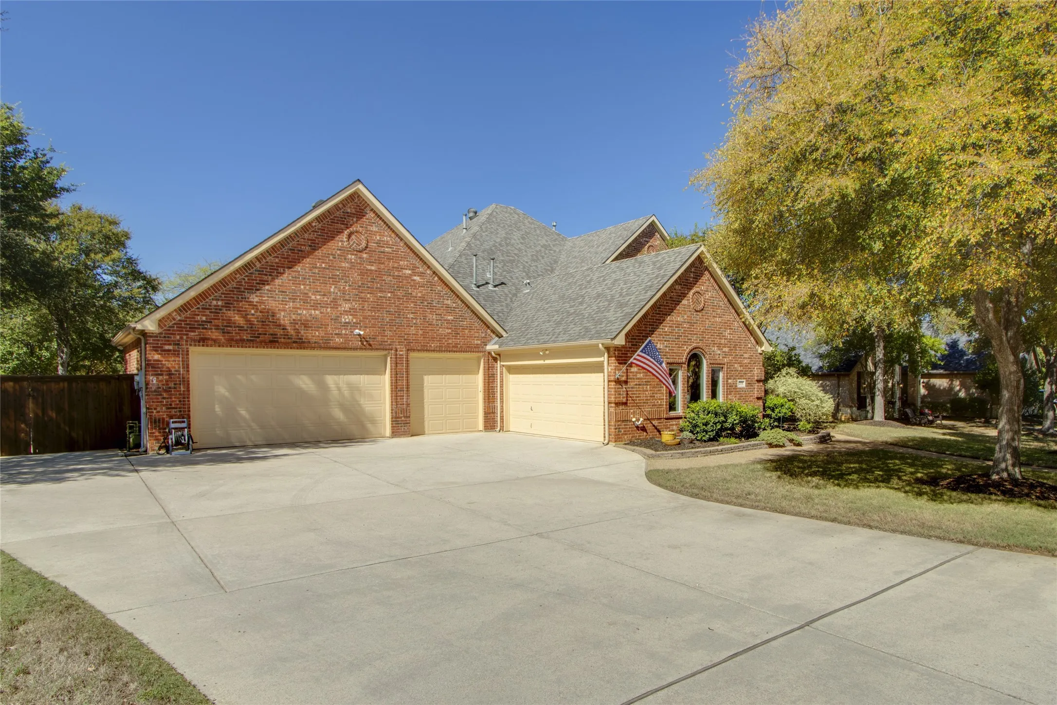 Single Family Residence For Sale in Denton County , 2705 Quail Cove Drive, Highland Village, Texas 75077, 4 Bedroom, 4 Bathroom, 5 Garage spaces, 3,505 Sqft, built in 2001, mls#21381414, Real Estate Agent in Highland Village, Homes For Sale in Denton county, Homes For Sale in Highland Village, Realtor in Highland Village Texas, Real Estate Brokerage Independent Realty Texas, Luminita Cordes Realtor