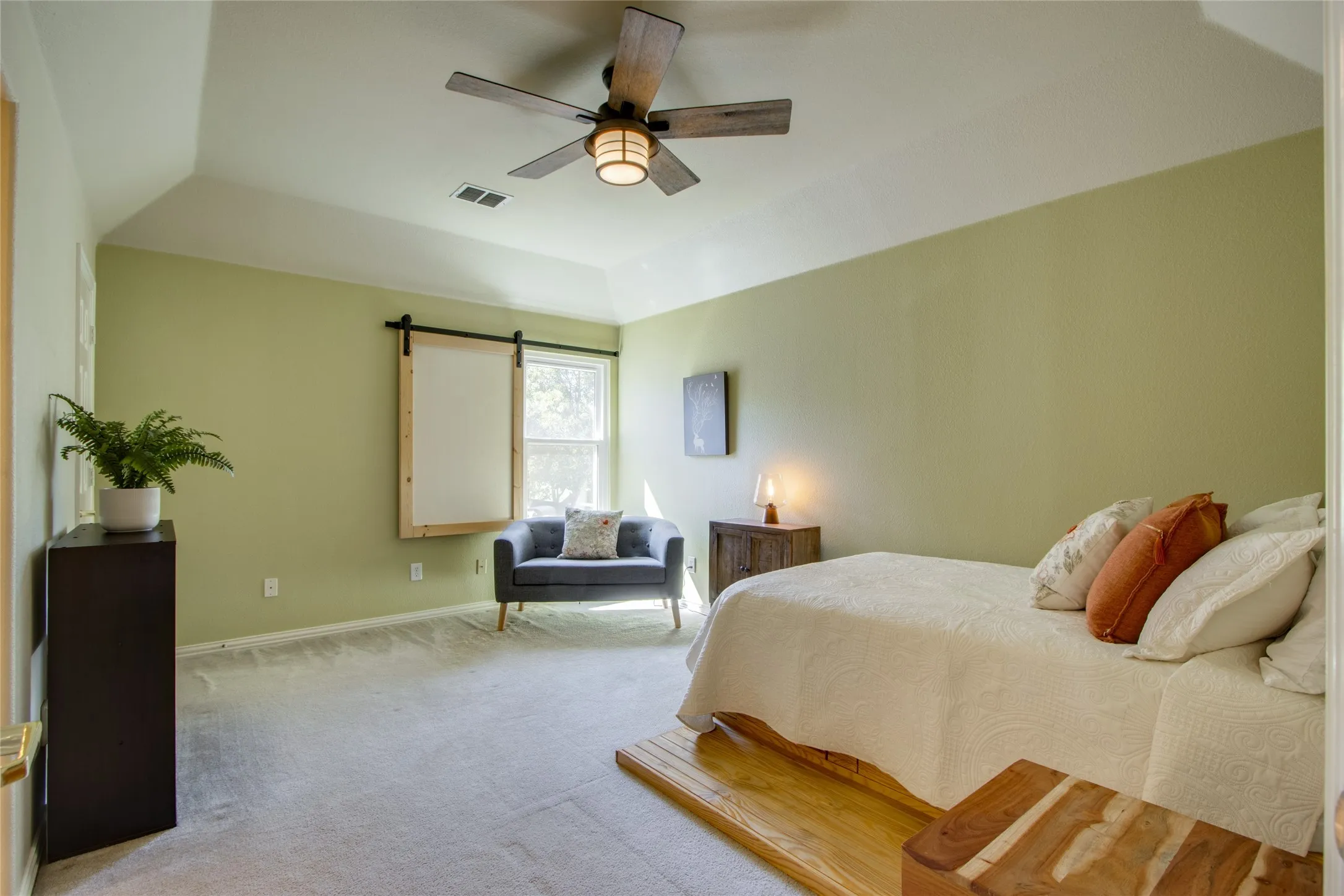Single Family Residence For Sale in Denton County , 2705 Quail Cove Drive, Highland Village, Texas 75077, 4 Bedroom, 4 Bathroom, 5 Garage spaces, 3,505 Sqft, built in 2001, mls#21381414, Real Estate Agent in Highland Village, Homes For Sale in Denton county, Homes For Sale in Highland Village, Realtor in Highland Village Texas, Real Estate Brokerage Independent Realty Texas, Luminita Cordes Realtor