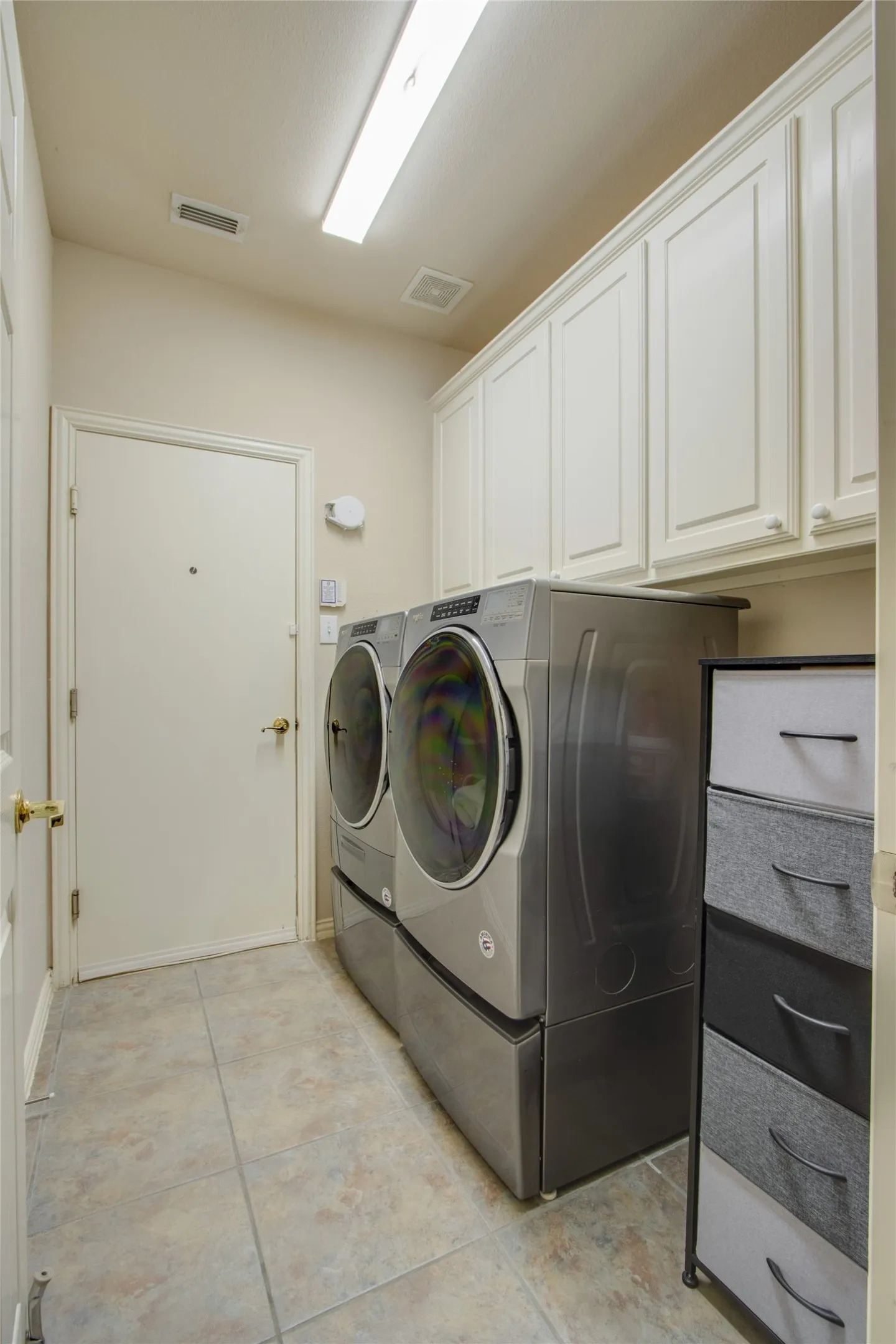 Single Family Residence For Sale in Denton County , 2705 Quail Cove Drive, Highland Village, Texas 75077, 4 Bedroom, 4 Bathroom, 5 Garage spaces, 3,505 Sqft, built in 2001, mls#21381414, Real Estate Agent in Highland Village, Homes For Sale in Denton county, Homes For Sale in Highland Village, Realtor in Highland Village Texas, Real Estate Brokerage Independent Realty Texas, Luminita Cordes Realtor