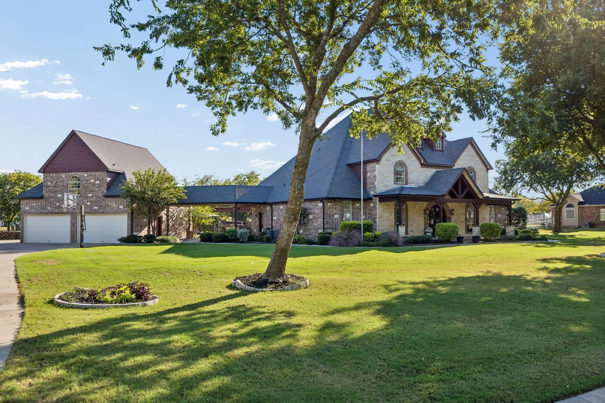 Single Family Residence For Sale in Rockwall County , 465 Equestrian Drive, Rockwall, Texas 75032, 5 Bedroom, 6 Bathroom, 4 Garage spaces, 5,535 Sqft, built in 2004, mls#21406622, Real Estate Agent in Rockwall, Homes For Sale in Rockwall county, Homes For Sale in Rockwall, Realtor in Rockwall Texas, Real Estate Brokerage Independent Realty Texas, Luminita Cordes Realtor