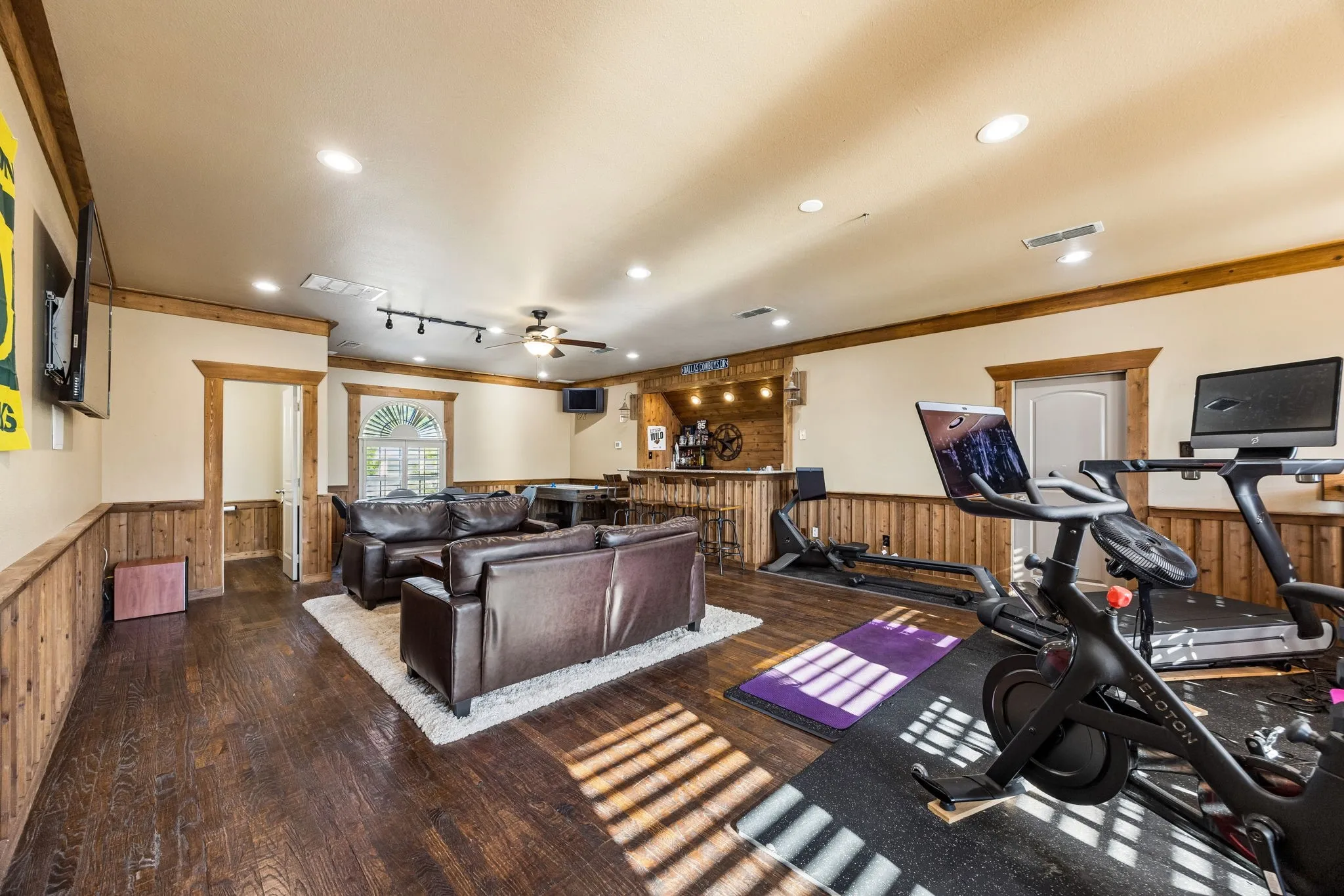 Single Family Residence For Sale in Rockwall County , 465 Equestrian Drive, Rockwall, Texas 75032, 5 Bedroom, 6 Bathroom, 4 Garage spaces, 5,535 Sqft, built in 2004, mls#21406622, Real Estate Agent in Rockwall, Homes For Sale in Rockwall county, Homes For Sale in Rockwall, Realtor in Rockwall Texas, Real Estate Brokerage Independent Realty Texas, Luminita Cordes Realtor