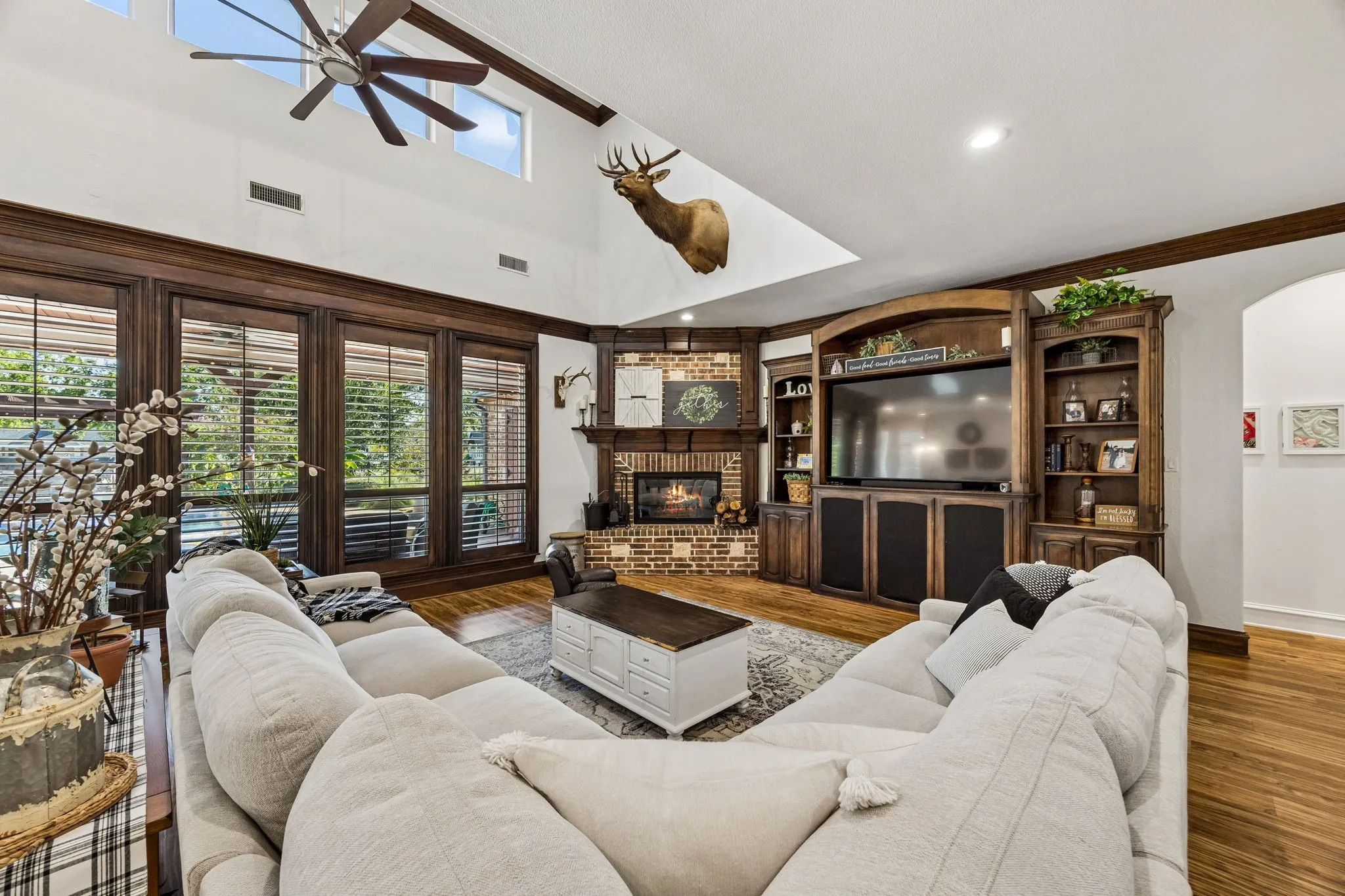 Single Family Residence For Sale in Rockwall County , 465 Equestrian Drive, Rockwall, Texas 75032, 5 Bedroom, 6 Bathroom, 4 Garage spaces, 5,535 Sqft, built in 2004, mls#21406622, Real Estate Agent in Rockwall, Homes For Sale in Rockwall county, Homes For Sale in Rockwall, Realtor in Rockwall Texas, Real Estate Brokerage Independent Realty Texas, Luminita Cordes Realtor