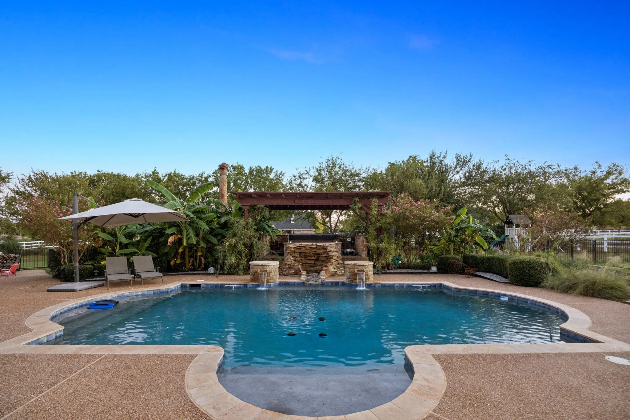 Single Family Residence For Sale in Rockwall County , 465 Equestrian Drive, Rockwall, Texas 75032, 5 Bedroom, 6 Bathroom, 4 Garage spaces, 5,535 Sqft, built in 2004, mls#21406622, Real Estate Agent in Rockwall, Homes For Sale in Rockwall county, Homes For Sale in Rockwall, Realtor in Rockwall Texas, Real Estate Brokerage Independent Realty Texas, Luminita Cordes Realtor