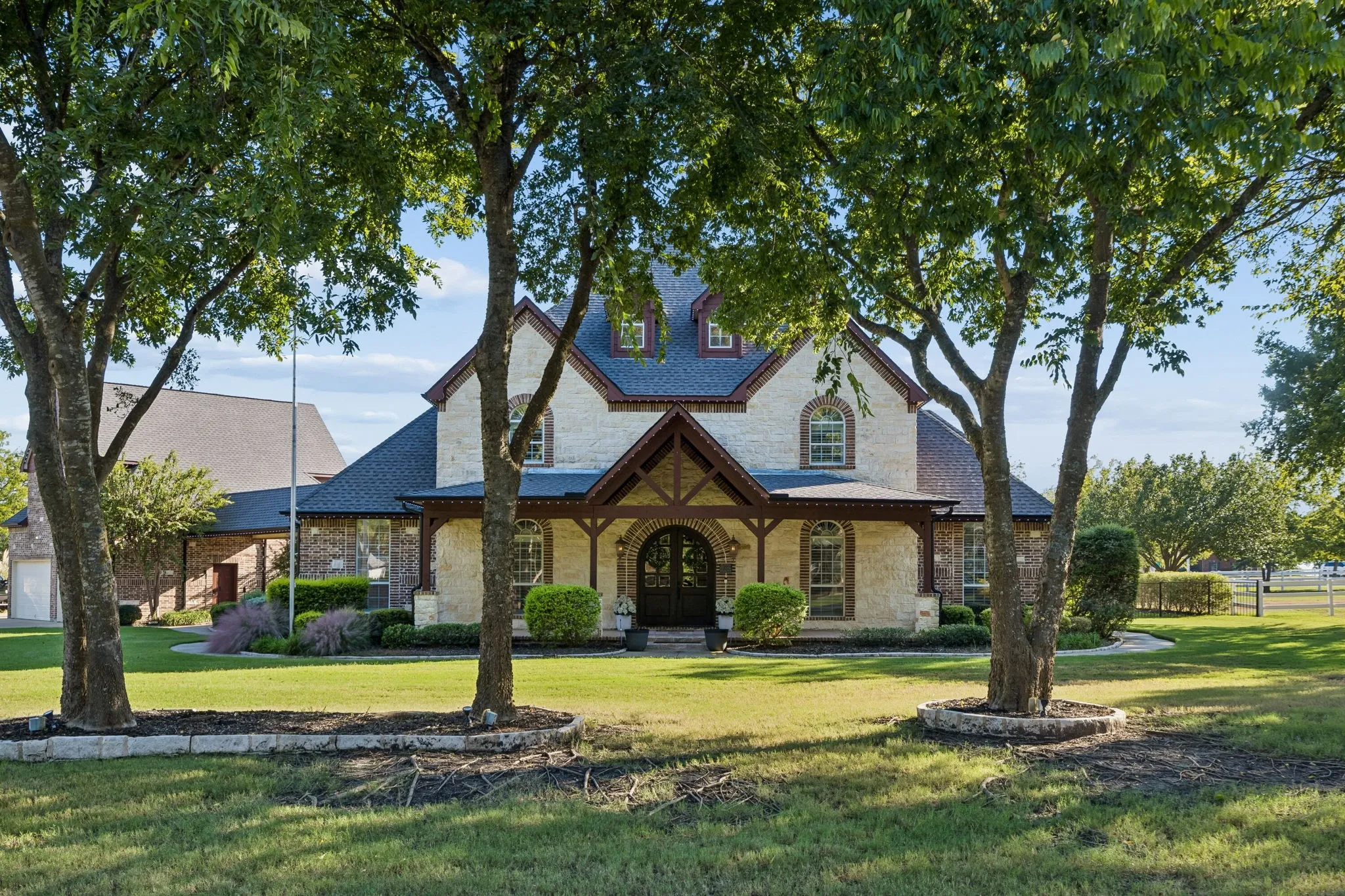 Single Family Residence For Sale in Rockwall County , 465 Equestrian Drive, Rockwall, Texas 75032, 5 Bedroom, 6 Bathroom, 4 Garage spaces, 5,535 Sqft, built in 2004, mls#21406622, Real Estate Agent in Rockwall, Homes For Sale in Rockwall county, Homes For Sale in Rockwall, Realtor in Rockwall Texas, Real Estate Brokerage Independent Realty Texas, Luminita Cordes Realtor