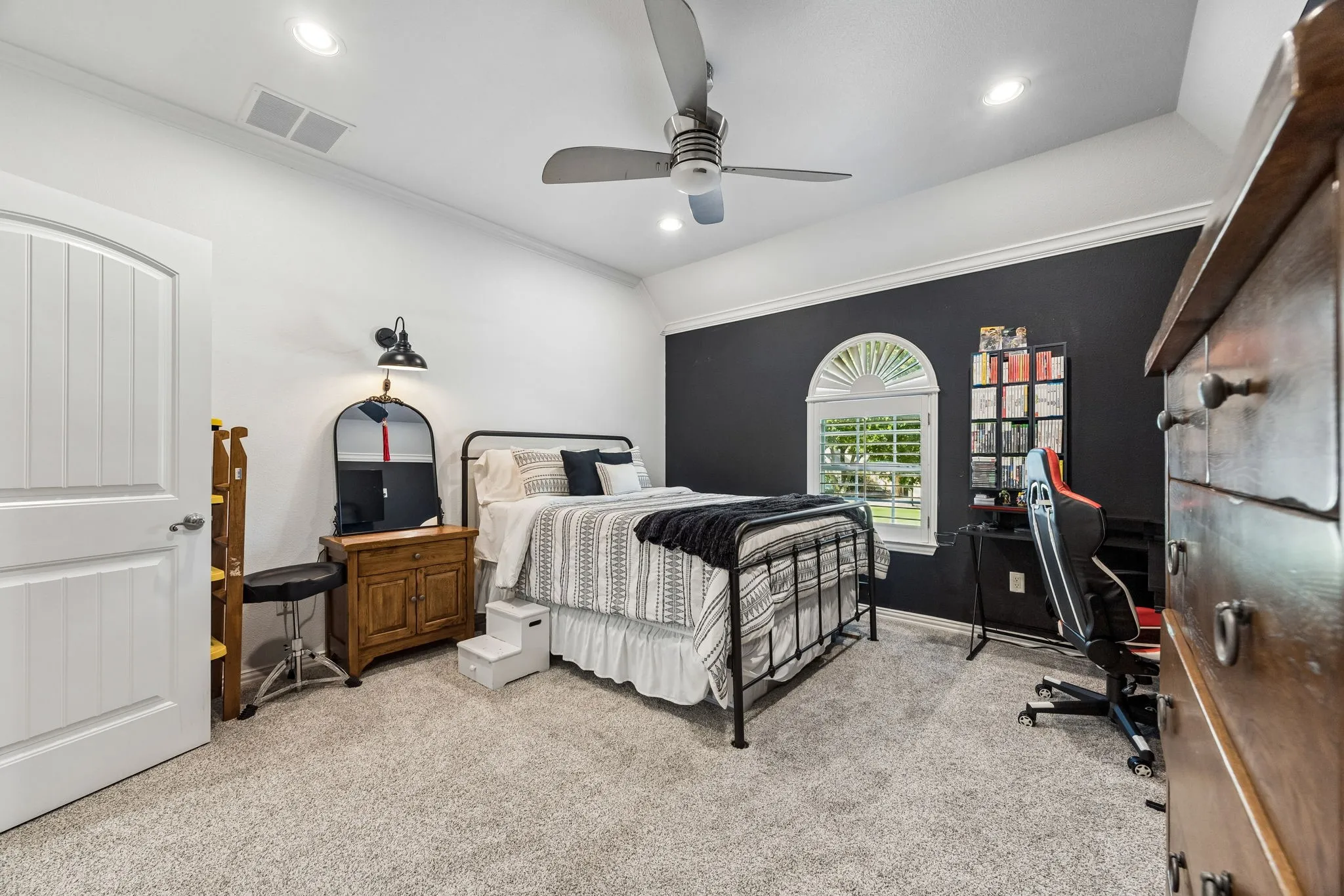 Single Family Residence For Sale in Rockwall County , 465 Equestrian Drive, Rockwall, Texas 75032, 5 Bedroom, 6 Bathroom, 4 Garage spaces, 5,535 Sqft, built in 2004, mls#21406622, Real Estate Agent in Rockwall, Homes For Sale in Rockwall county, Homes For Sale in Rockwall, Realtor in Rockwall Texas, Real Estate Brokerage Independent Realty Texas, Luminita Cordes Realtor