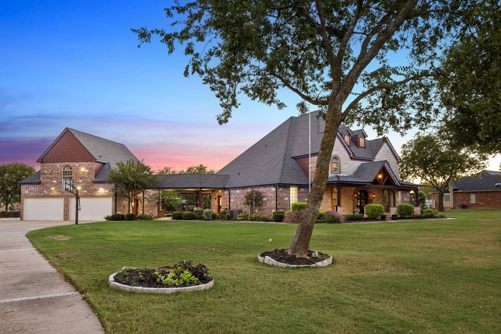 Single Family Residence For Sale in Rockwall County , 465 Equestrian Drive, Rockwall, Texas 75032, 5 Bedroom, 6 Bathroom, 4 Garage spaces, 5,535 Sqft, built in 2004, mls#21406622, Real Estate Agent in Rockwall, Homes For Sale in Rockwall county, Homes For Sale in Rockwall, Realtor in Rockwall Texas, Real Estate Brokerage Independent Realty Texas, Luminita Cordes Realtor