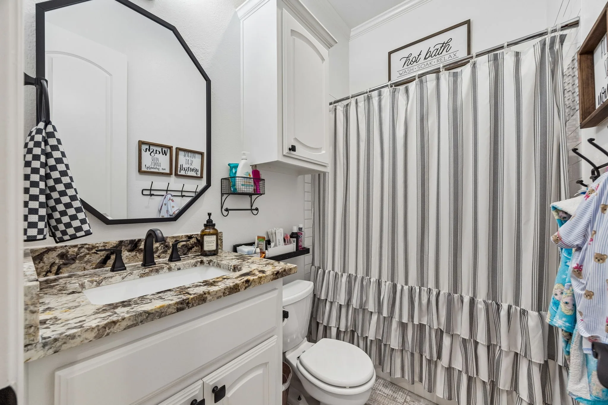 Single Family Residence For Sale in Rockwall County , 465 Equestrian Drive, Rockwall, Texas 75032, 5 Bedroom, 6 Bathroom, 4 Garage spaces, 5,535 Sqft, built in 2004, mls#21406622, Real Estate Agent in Rockwall, Homes For Sale in Rockwall county, Homes For Sale in Rockwall, Realtor in Rockwall Texas, Real Estate Brokerage Independent Realty Texas, Luminita Cordes Realtor