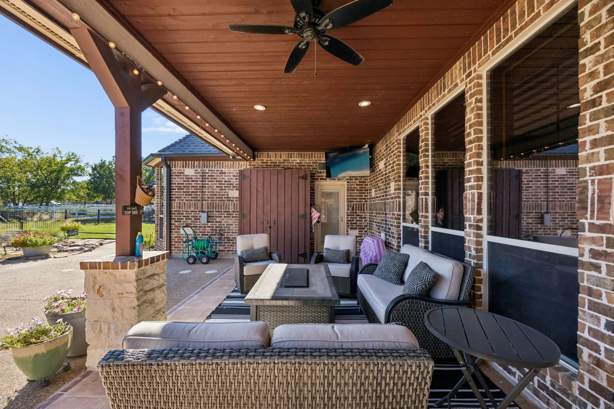 Single Family Residence For Sale in Rockwall County , 465 Equestrian Drive, Rockwall, Texas 75032, 5 Bedroom, 6 Bathroom, 4 Garage spaces, 5,535 Sqft, built in 2004, mls#21406622, Real Estate Agent in Rockwall, Homes For Sale in Rockwall county, Homes For Sale in Rockwall, Realtor in Rockwall Texas, Real Estate Brokerage Independent Realty Texas, Luminita Cordes Realtor