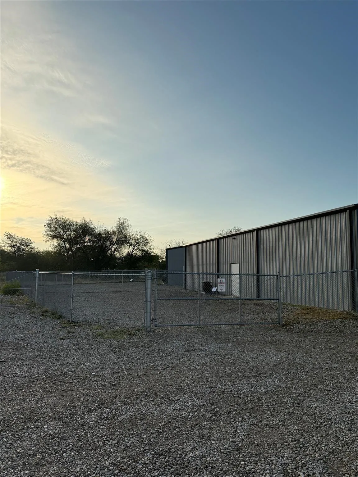 Warehouse For Rent in Hunt County , 2667-B S US Highway 69, Greenville, Texas 75402, 0, 0, Garage spaces, 0 Sqft, built in 2023, mls#21407513, Real Estate Agent in Greenville, Homes For Rent in Hunt county, Homes For Rent in Greenville, Realtor in Greenville Texas, Real Estate Brokerage Independent Realty Texas, Luminita Cordes Realtor
