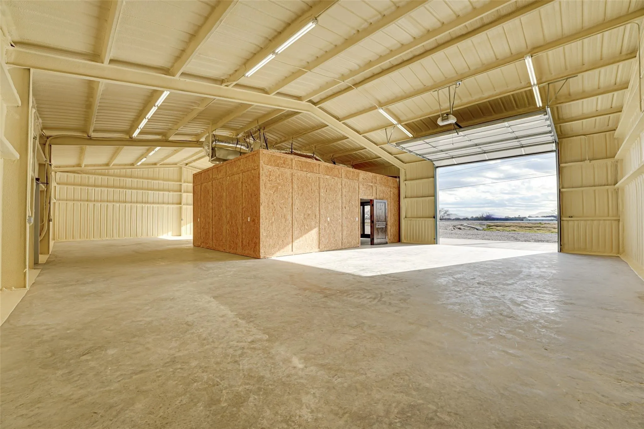Warehouse For Rent in Hunt County , 2667-B S US Highway 69, Greenville, Texas 75402, 0, 0, Garage spaces, 0 Sqft, built in 2023, mls#21407513, Real Estate Agent in Greenville, Homes For Rent in Hunt county, Homes For Rent in Greenville, Realtor in Greenville Texas, Real Estate Brokerage Independent Realty Texas, Luminita Cordes Realtor