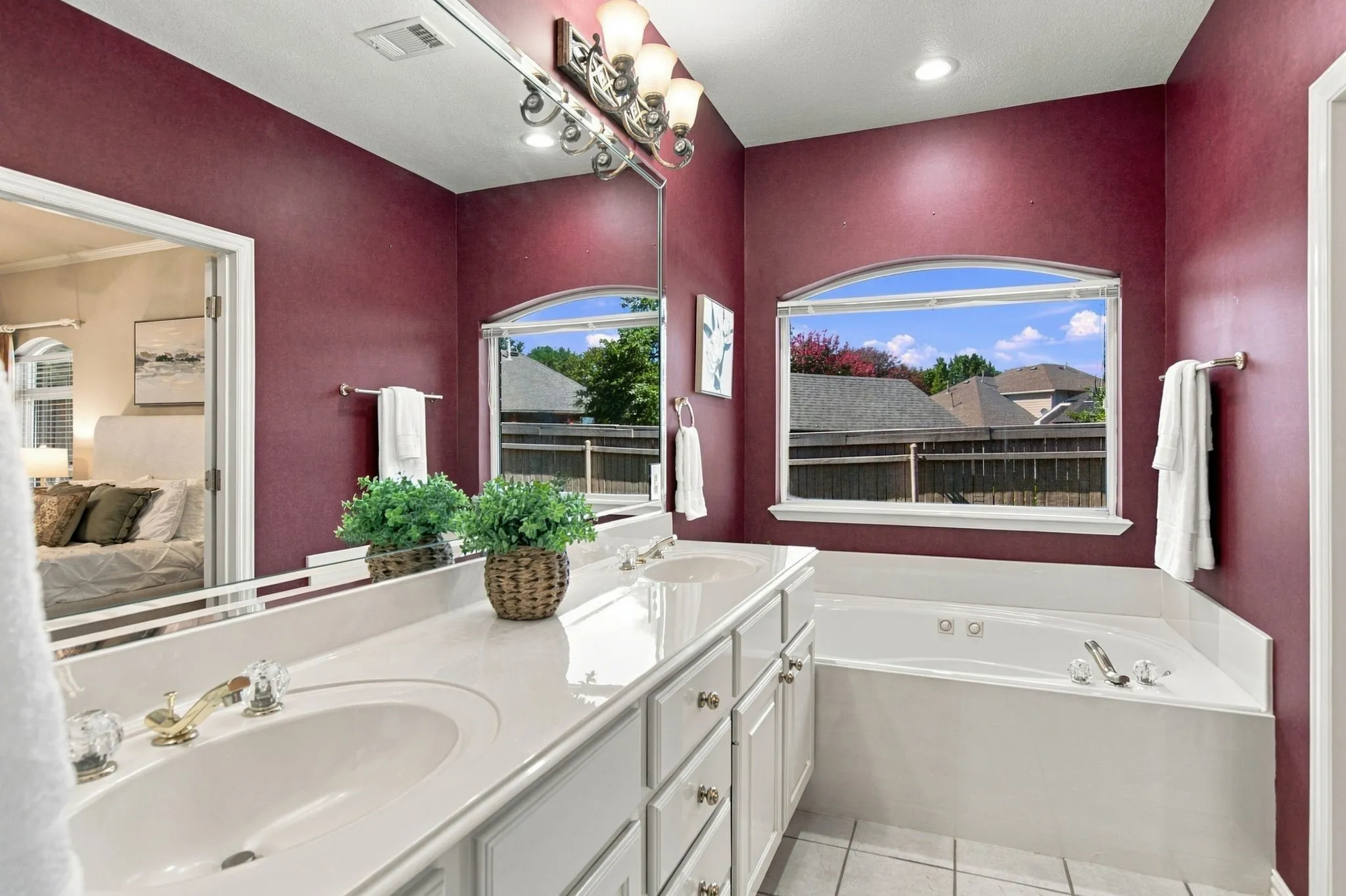 Single Family Residence For Sale in Tarrant County , 636 Wyndham Circle, Keller, Texas 76248, 3 Bedroom, 2 Bathroom, 1 Garage spaces, 1,650 Sqft, built in 1997, mls#21407163, Real Estate Agent in Keller, Homes For Sale in Tarrant county, Homes For Sale in Keller, Realtor in Keller Texas, Real Estate Brokerage Independent Realty Texas, Luminita Cordes Realtor