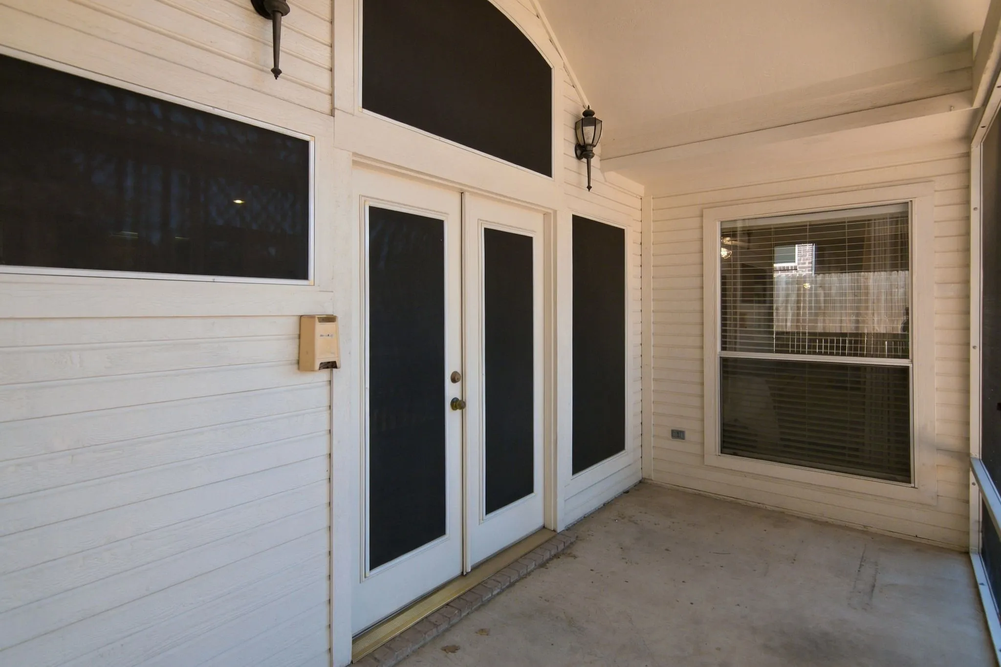 Single Family Residence For Sale in Tarrant County , 636 Wyndham Circle, Keller, Texas 76248, 3 Bedroom, 2 Bathroom, 1 Garage spaces, 1,650 Sqft, built in 1997, mls#21407163, Real Estate Agent in Keller, Homes For Sale in Tarrant county, Homes For Sale in Keller, Realtor in Keller Texas, Real Estate Brokerage Independent Realty Texas, Luminita Cordes Realtor