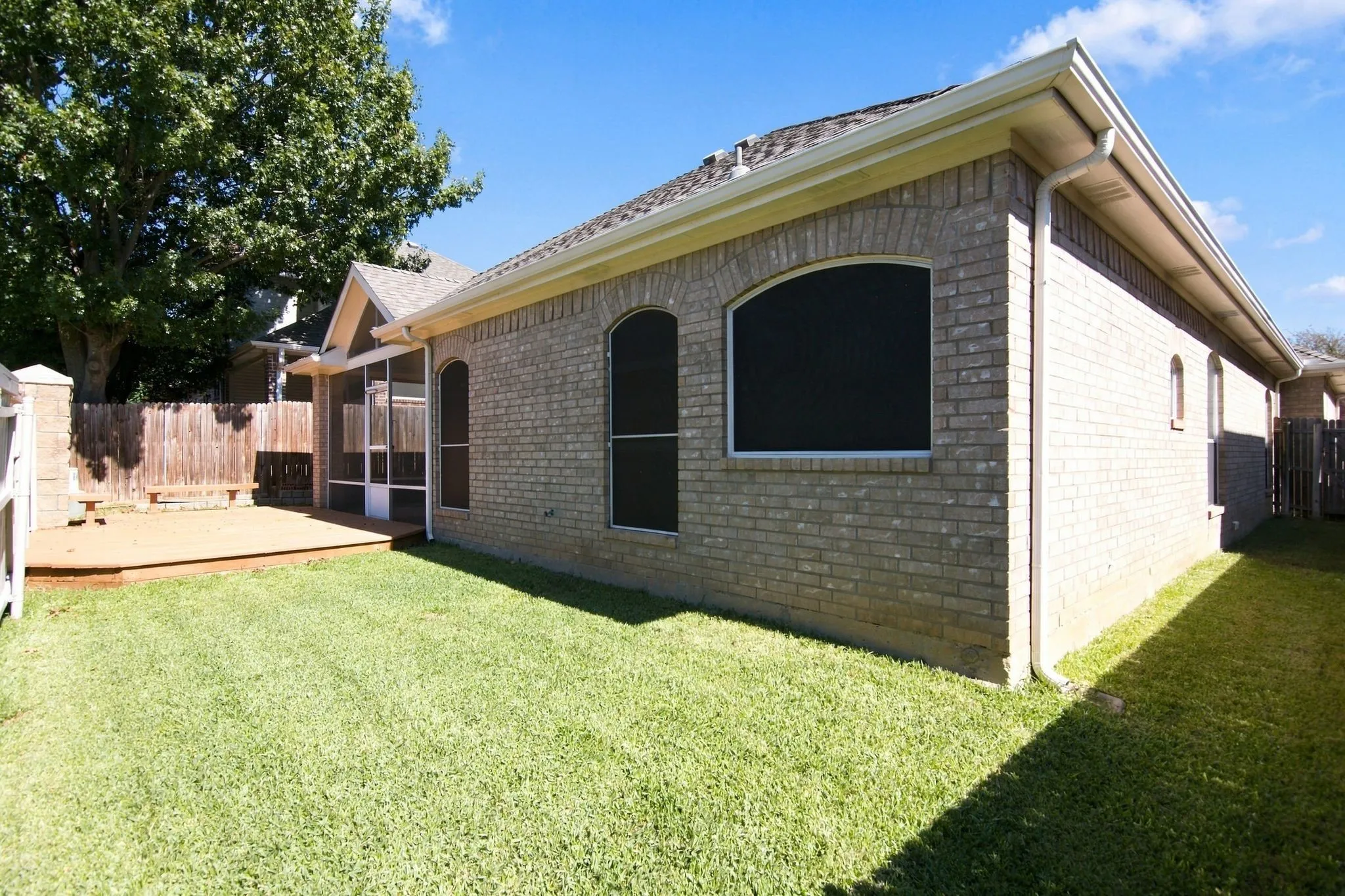 Single Family Residence For Sale in Tarrant County , 636 Wyndham Circle, Keller, Texas 76248, 3 Bedroom, 2 Bathroom, 1 Garage spaces, 1,650 Sqft, built in 1997, mls#21407163, Real Estate Agent in Keller, Homes For Sale in Tarrant county, Homes For Sale in Keller, Realtor in Keller Texas, Real Estate Brokerage Independent Realty Texas, Luminita Cordes Realtor