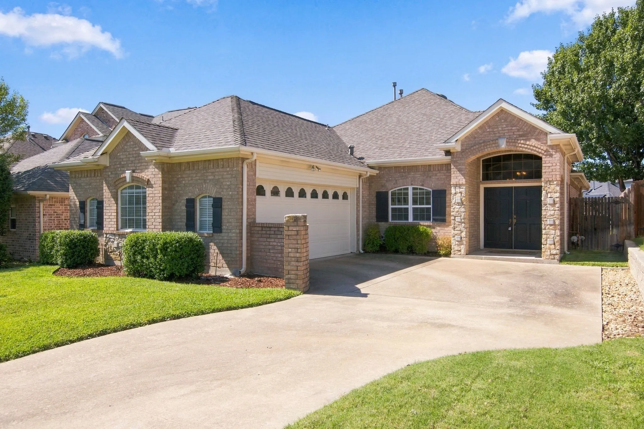 Single Family Residence For Sale in Tarrant County , 636 Wyndham Circle, Keller, Texas 76248, 3 Bedroom, 2 Bathroom, 1 Garage spaces, 1,650 Sqft, built in 1997, mls#21407163, Real Estate Agent in Keller, Homes For Sale in Tarrant county, Homes For Sale in Keller, Realtor in Keller Texas, Real Estate Brokerage Independent Realty Texas, Luminita Cordes Realtor