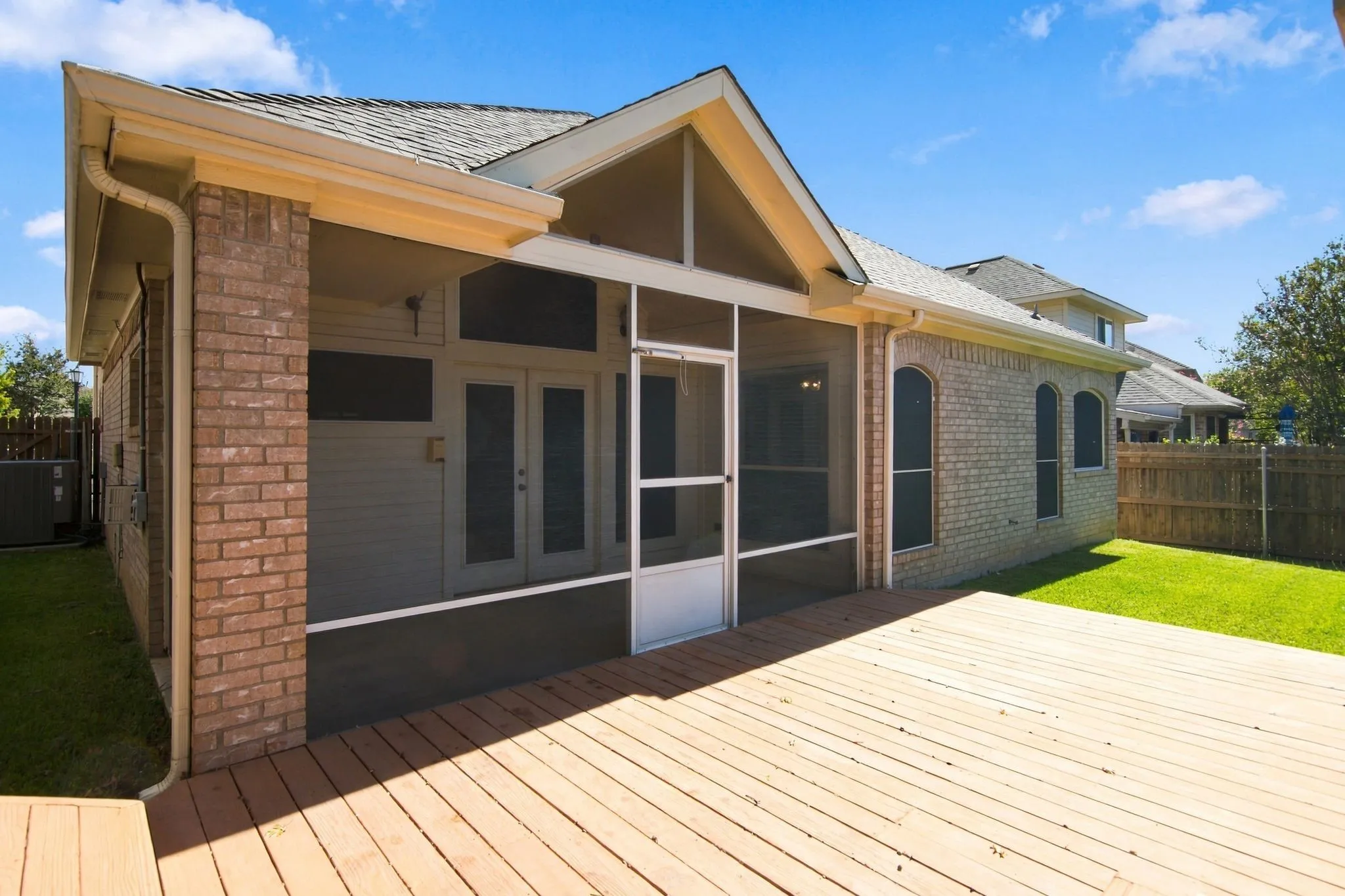 Single Family Residence For Sale in Tarrant County , 636 Wyndham Circle, Keller, Texas 76248, 3 Bedroom, 2 Bathroom, 1 Garage spaces, 1,650 Sqft, built in 1997, mls#21407163, Real Estate Agent in Keller, Homes For Sale in Tarrant county, Homes For Sale in Keller, Realtor in Keller Texas, Real Estate Brokerage Independent Realty Texas, Luminita Cordes Realtor