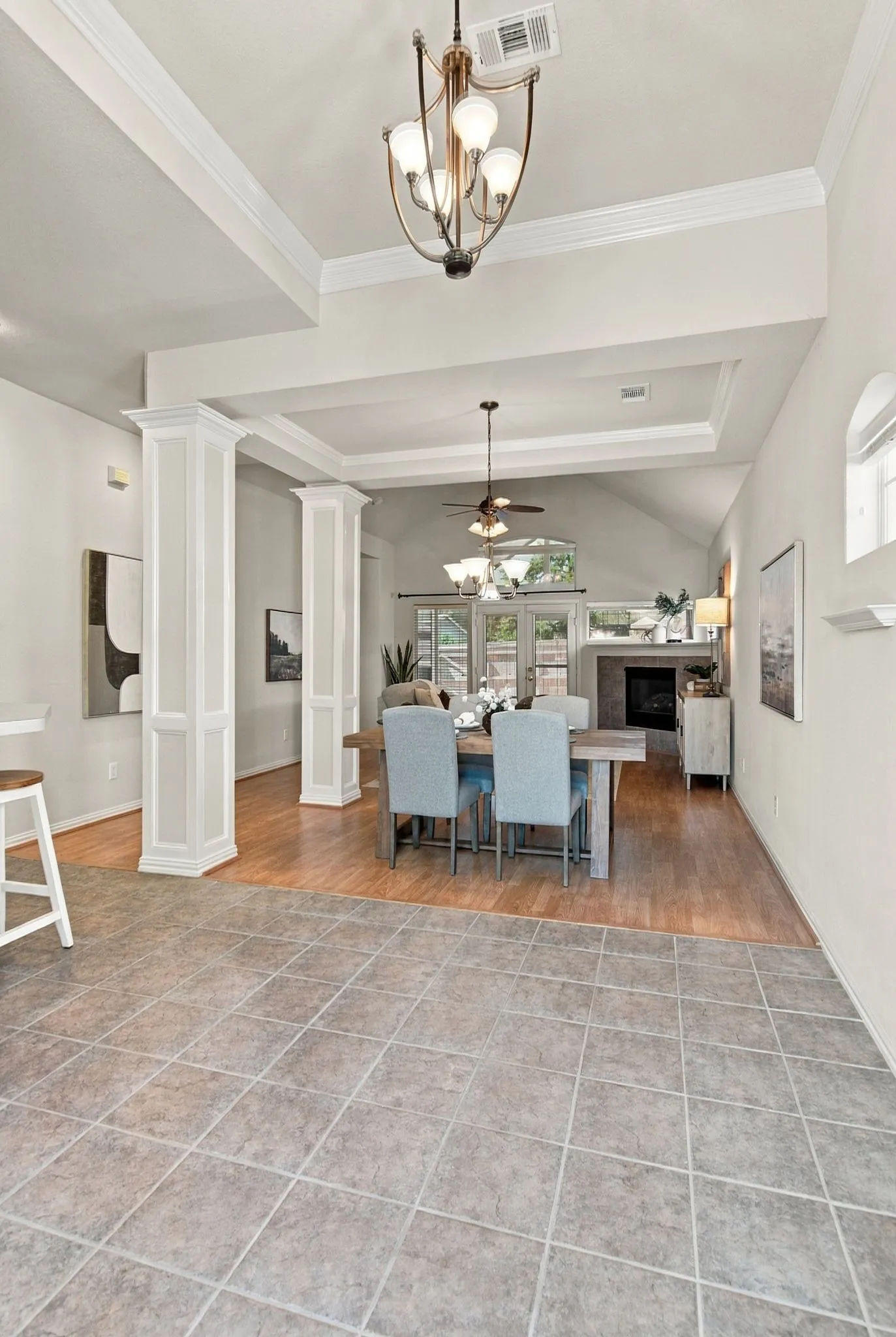Single Family Residence For Sale in Tarrant County , 636 Wyndham Circle, Keller, Texas 76248, 3 Bedroom, 2 Bathroom, 1 Garage spaces, 1,650 Sqft, built in 1997, mls#21407163, Real Estate Agent in Keller, Homes For Sale in Tarrant county, Homes For Sale in Keller, Realtor in Keller Texas, Real Estate Brokerage Independent Realty Texas, Luminita Cordes Realtor