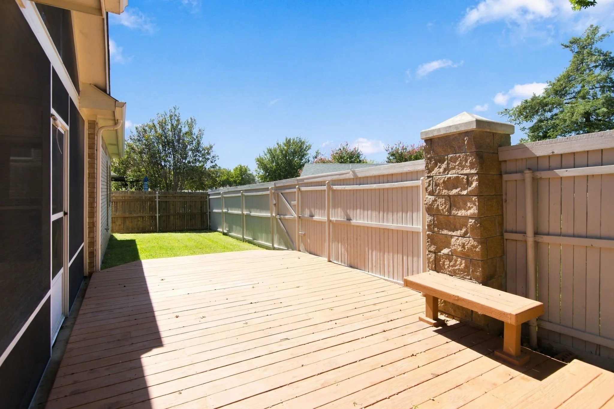 Single Family Residence For Sale in Tarrant County , 636 Wyndham Circle, Keller, Texas 76248, 3 Bedroom, 2 Bathroom, 1 Garage spaces, 1,650 Sqft, built in 1997, mls#21407163, Real Estate Agent in Keller, Homes For Sale in Tarrant county, Homes For Sale in Keller, Realtor in Keller Texas, Real Estate Brokerage Independent Realty Texas, Luminita Cordes Realtor
