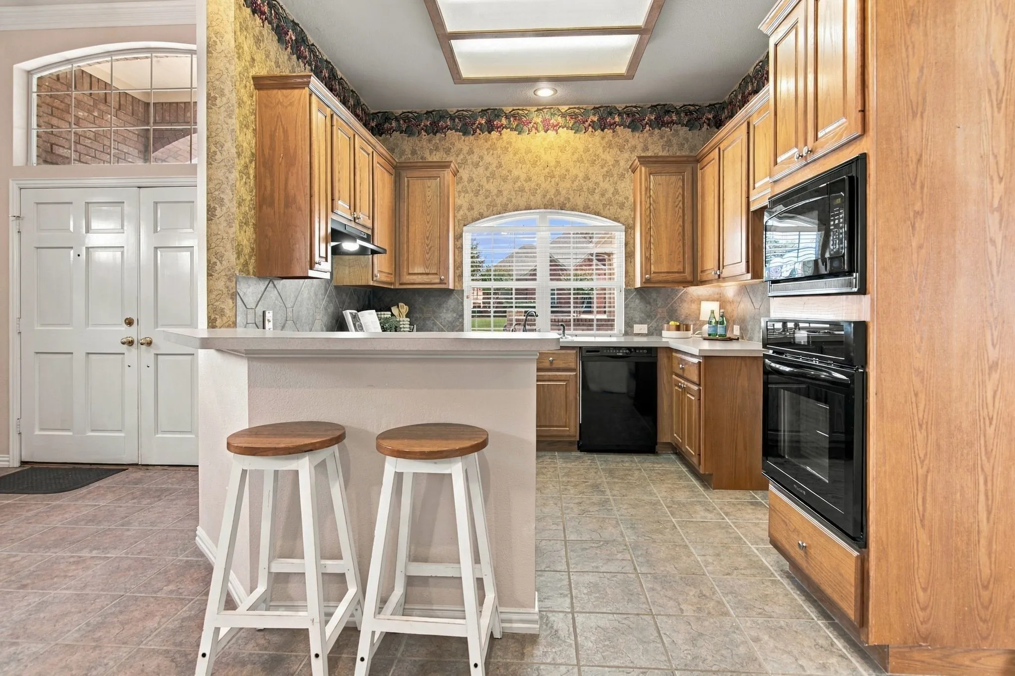 Single Family Residence For Sale in Tarrant County , 636 Wyndham Circle, Keller, Texas 76248, 3 Bedroom, 2 Bathroom, 1 Garage spaces, 1,650 Sqft, built in 1997, mls#21407163, Real Estate Agent in Keller, Homes For Sale in Tarrant county, Homes For Sale in Keller, Realtor in Keller Texas, Real Estate Brokerage Independent Realty Texas, Luminita Cordes Realtor