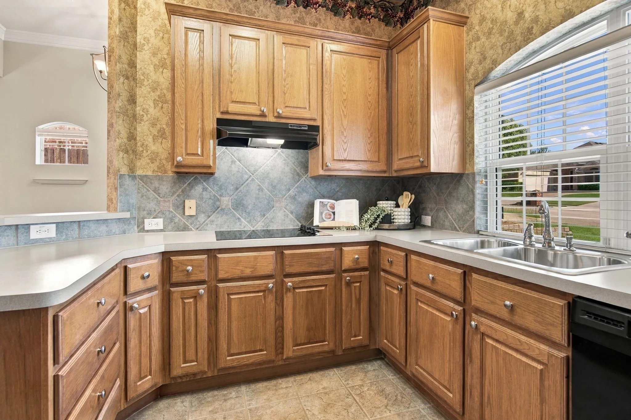 Single Family Residence For Sale in Tarrant County , 636 Wyndham Circle, Keller, Texas 76248, 3 Bedroom, 2 Bathroom, 1 Garage spaces, 1,650 Sqft, built in 1997, mls#21407163, Real Estate Agent in Keller, Homes For Sale in Tarrant county, Homes For Sale in Keller, Realtor in Keller Texas, Real Estate Brokerage Independent Realty Texas, Luminita Cordes Realtor