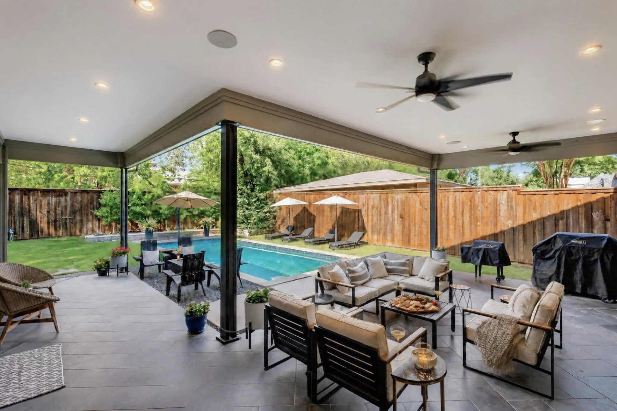 Single Family Residence For Sale in Dallas County , 3867 Van Ness Lane, Dallas, Texas 75220, 4 Bedroom, 6 Bathroom, 2 Garage spaces, 3,951 Sqft, built in 2017, mls#21405534, Real Estate Agent in Dallas, Homes For Sale in Dallas county, Homes For Sale in Dallas, Realtor in Dallas Texas, Real Estate Brokerage Independent Realty Texas, Luminita Cordes Realtor