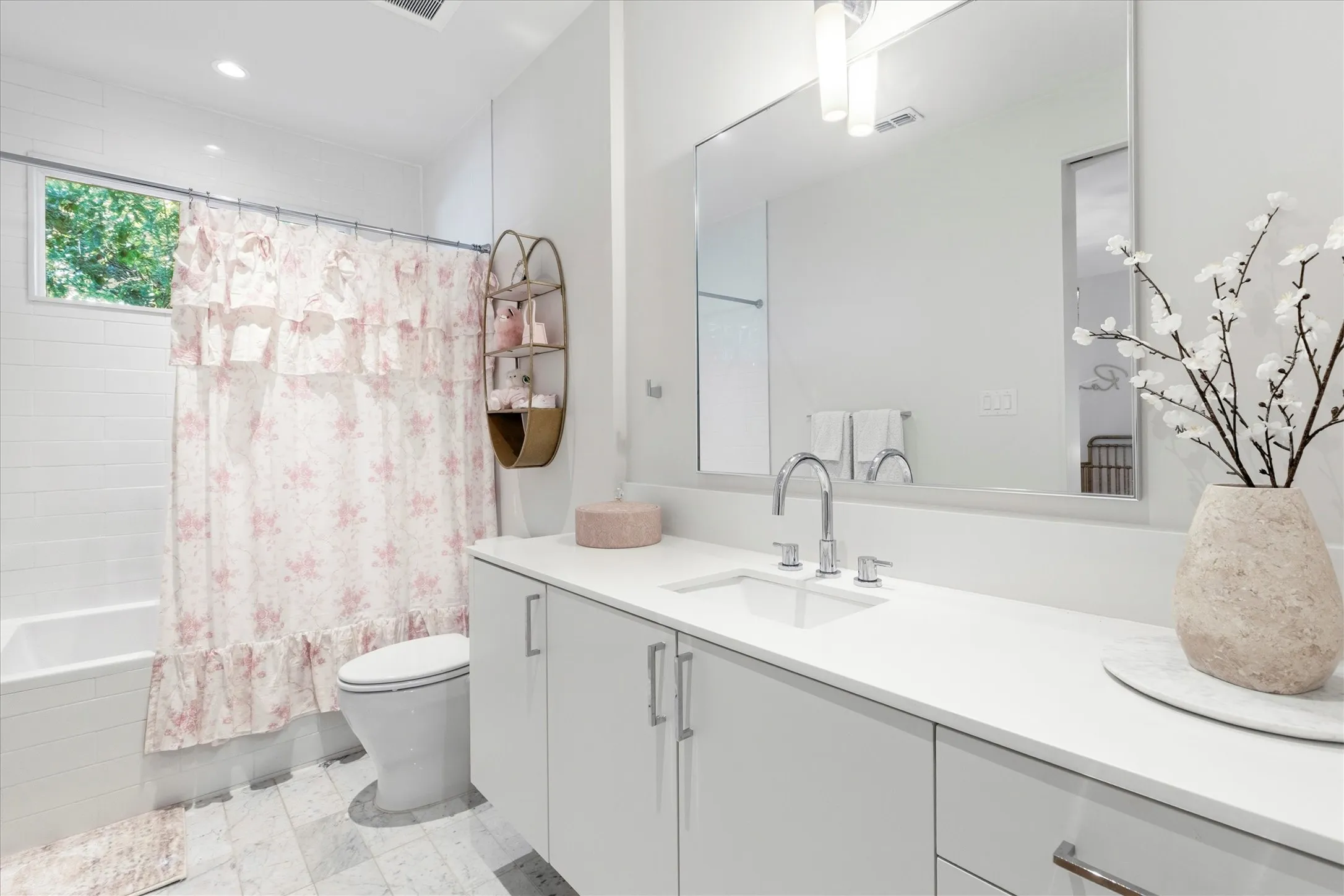 private ensuite 3 of 4