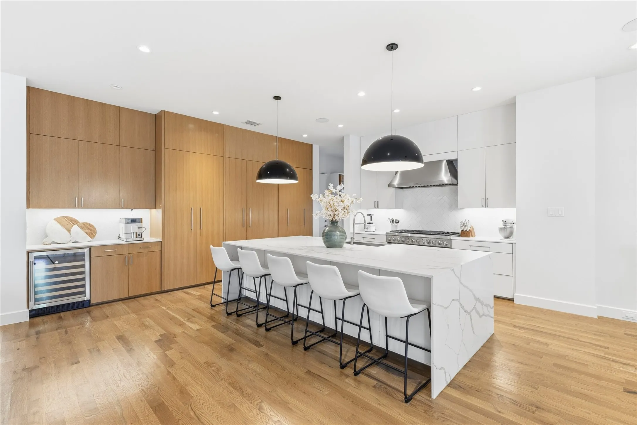 Single Family Residence For Sale in Dallas County , 3867 Van Ness Lane, Dallas, Texas 75220, 4 Bedroom, 6 Bathroom, 2 Garage spaces, 3,951 Sqft, built in 2017, mls#21405534, Real Estate Agent in Dallas, Homes For Sale in Dallas county, Homes For Sale in Dallas, Realtor in Dallas Texas, Real Estate Brokerage Independent Realty Texas, Luminita Cordes Realtor