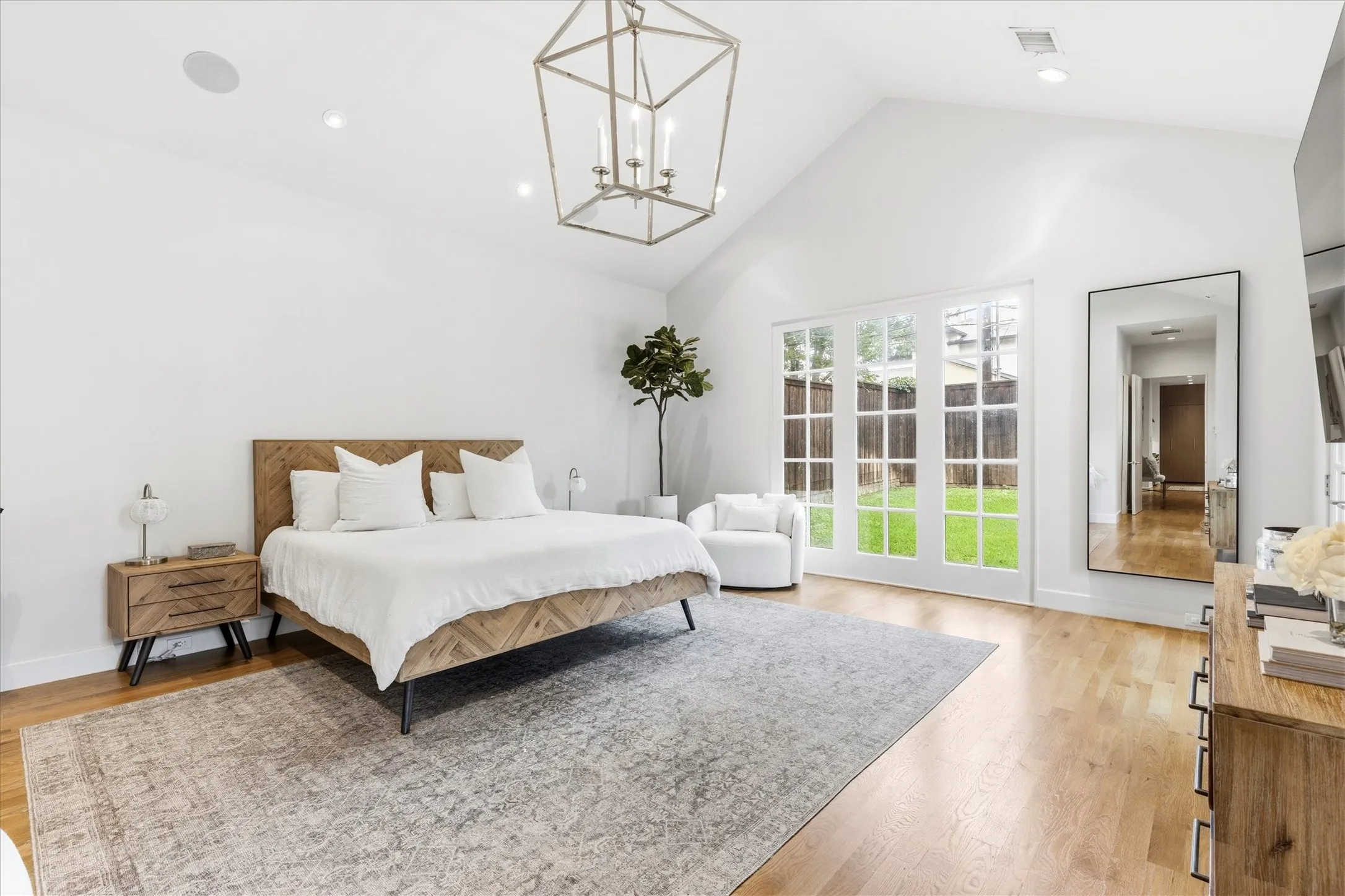 Single Family Residence For Sale in Dallas County , 3867 Van Ness Lane, Dallas, Texas 75220, 4 Bedroom, 6 Bathroom, 2 Garage spaces, 3,951 Sqft, built in 2017, mls#21405534, Real Estate Agent in Dallas, Homes For Sale in Dallas county, Homes For Sale in Dallas, Realtor in Dallas Texas, Real Estate Brokerage Independent Realty Texas, Luminita Cordes Realtor