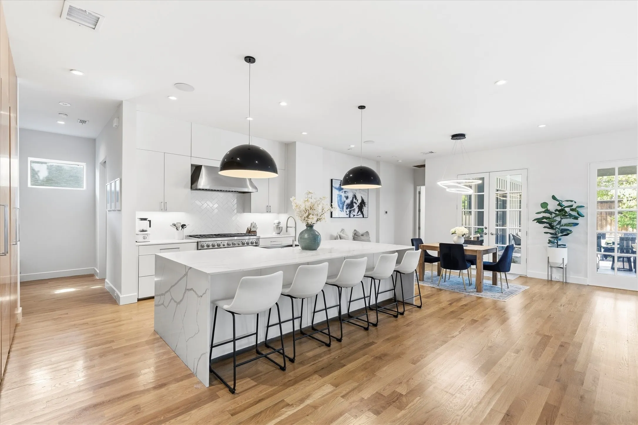 Single Family Residence For Sale in Dallas County , 3867 Van Ness Lane, Dallas, Texas 75220, 4 Bedroom, 6 Bathroom, 2 Garage spaces, 3,951 Sqft, built in 2017, mls#21405534, Real Estate Agent in Dallas, Homes For Sale in Dallas county, Homes For Sale in Dallas, Realtor in Dallas Texas, Real Estate Brokerage Independent Realty Texas, Luminita Cordes Realtor