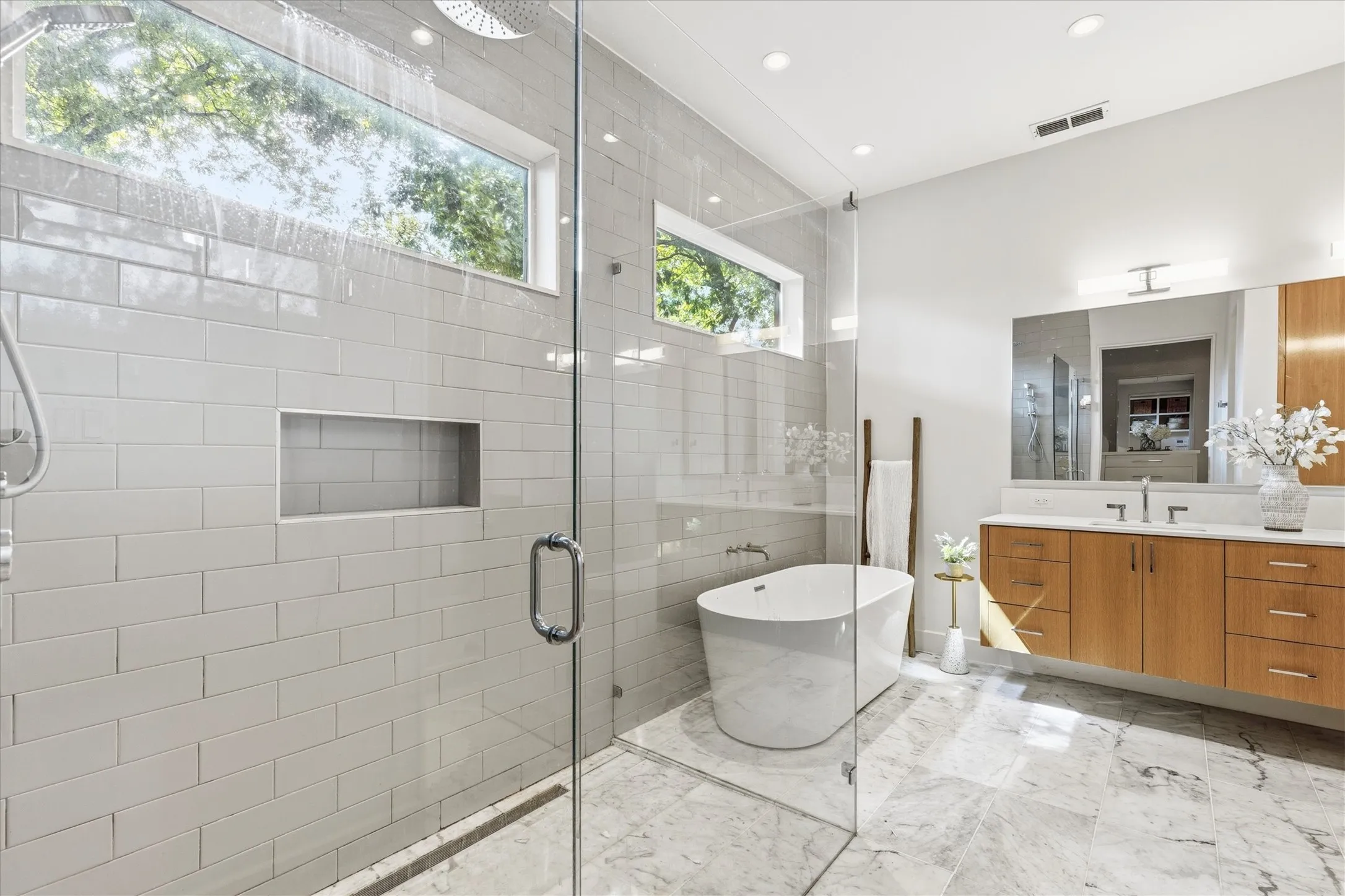 Single Family Residence For Sale in Dallas County , 3867 Van Ness Lane, Dallas, Texas 75220, 4 Bedroom, 6 Bathroom, 2 Garage spaces, 3,951 Sqft, built in 2017, mls#21405534, Real Estate Agent in Dallas, Homes For Sale in Dallas county, Homes For Sale in Dallas, Realtor in Dallas Texas, Real Estate Brokerage Independent Realty Texas, Luminita Cordes Realtor