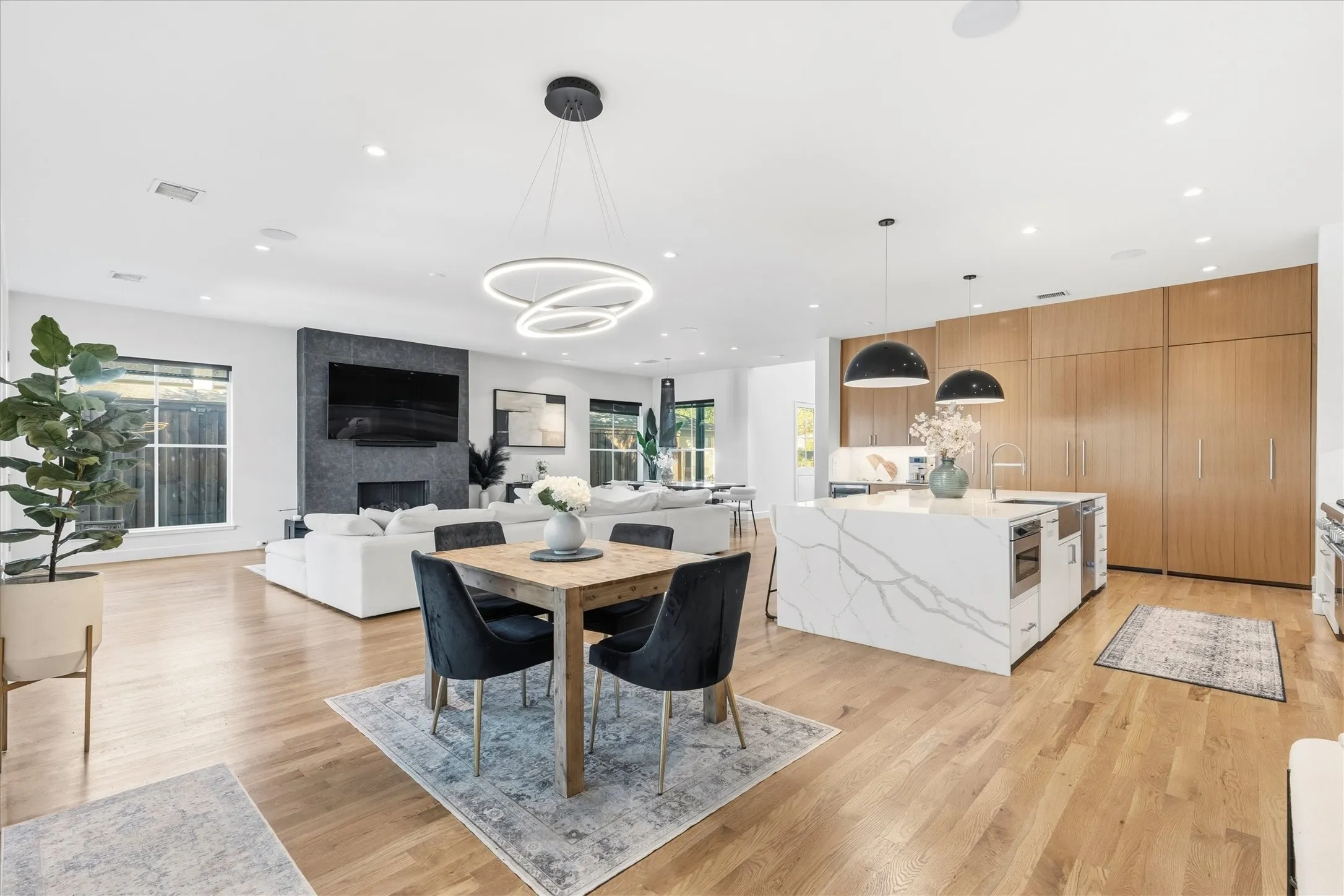 Single Family Residence For Sale in Dallas County , 3867 Van Ness Lane, Dallas, Texas 75220, 4 Bedroom, 6 Bathroom, 2 Garage spaces, 3,951 Sqft, built in 2017, mls#21405534, Real Estate Agent in Dallas, Homes For Sale in Dallas county, Homes For Sale in Dallas, Realtor in Dallas Texas, Real Estate Brokerage Independent Realty Texas, Luminita Cordes Realtor
