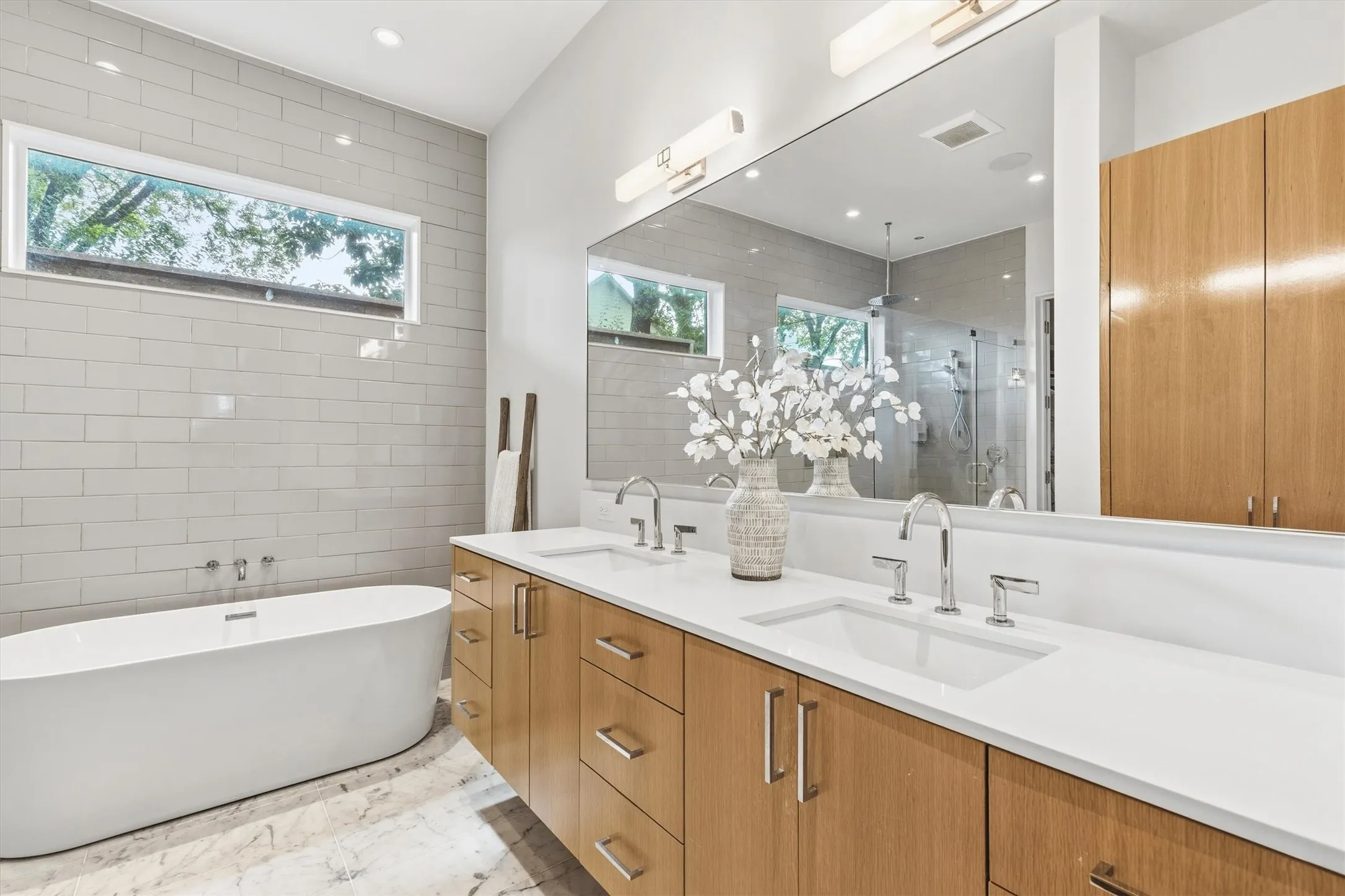 Single Family Residence For Sale in Dallas County , 3867 Van Ness Lane, Dallas, Texas 75220, 4 Bedroom, 6 Bathroom, 2 Garage spaces, 3,951 Sqft, built in 2017, mls#21405534, Real Estate Agent in Dallas, Homes For Sale in Dallas county, Homes For Sale in Dallas, Realtor in Dallas Texas, Real Estate Brokerage Independent Realty Texas, Luminita Cordes Realtor