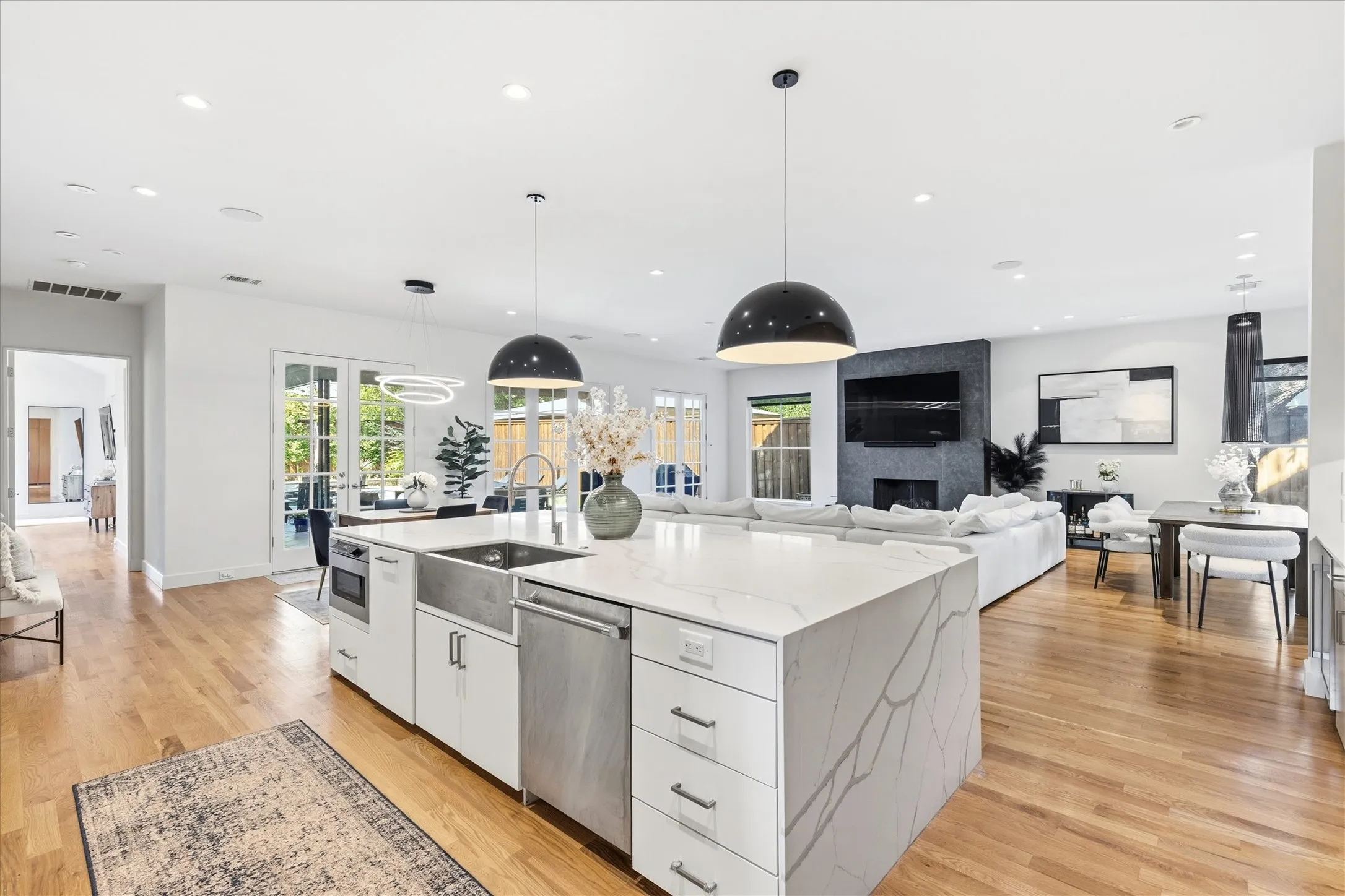 Single Family Residence For Sale in Dallas County , 3867 Van Ness Lane, Dallas, Texas 75220, 4 Bedroom, 6 Bathroom, 2 Garage spaces, 3,951 Sqft, built in 2017, mls#21405534, Real Estate Agent in Dallas, Homes For Sale in Dallas county, Homes For Sale in Dallas, Realtor in Dallas Texas, Real Estate Brokerage Independent Realty Texas, Luminita Cordes Realtor