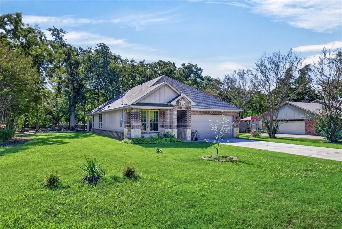 Single Family Residence For Sale in Kaufman County , 1093 Oak Ridge Drive, Oak Ridge, Texas 75160, 4 Bedroom, 2 Bathroom, 2 Garage spaces, 2,062 Sqft, built in 2026, mls#21407749, Real Estate Agent in Oak Ridge, Homes For Sale in Kaufman county, Homes For Sale in Oak Ridge, Realtor in Oak Ridge Texas, Real Estate Brokerage Independent Realty Texas, Luminita Cordes Realtor