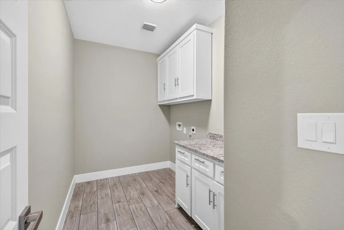 Single Family Residence For Sale in Kaufman County , 1093 Oak Ridge Drive, Oak Ridge, Texas 75160, 4 Bedroom, 2 Bathroom, 2 Garage spaces, 2,062 Sqft, built in 2026, mls#21407749, Real Estate Agent in Oak Ridge, Homes For Sale in Kaufman county, Homes For Sale in Oak Ridge, Realtor in Oak Ridge Texas, Real Estate Brokerage Independent Realty Texas, Luminita Cordes Realtor